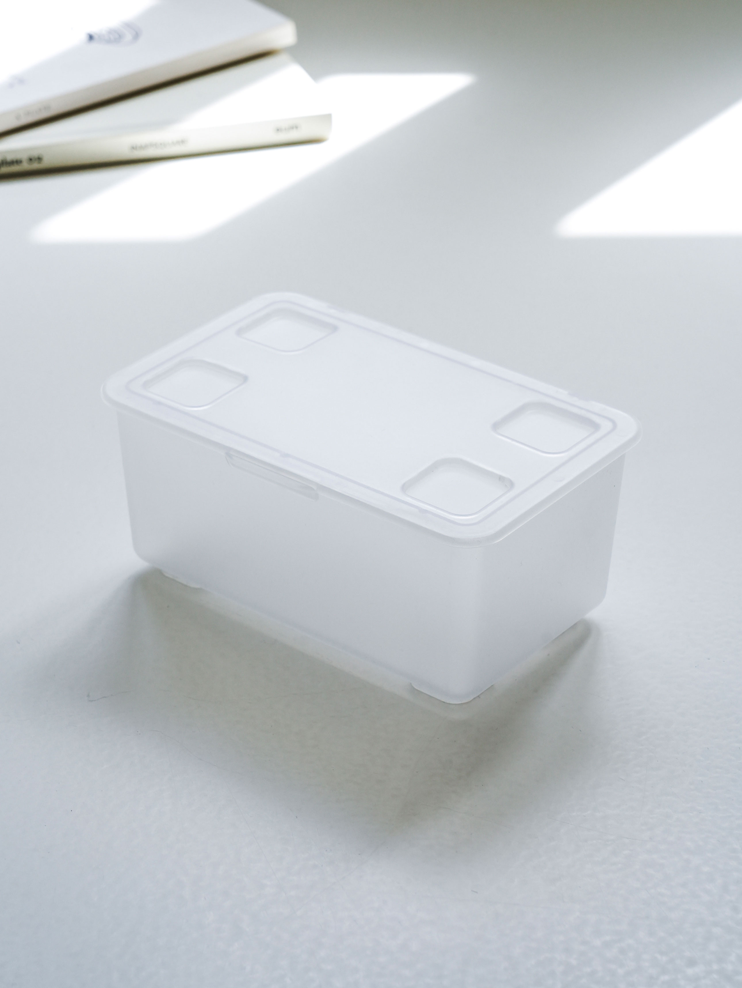 Translucent lid storage box small 17