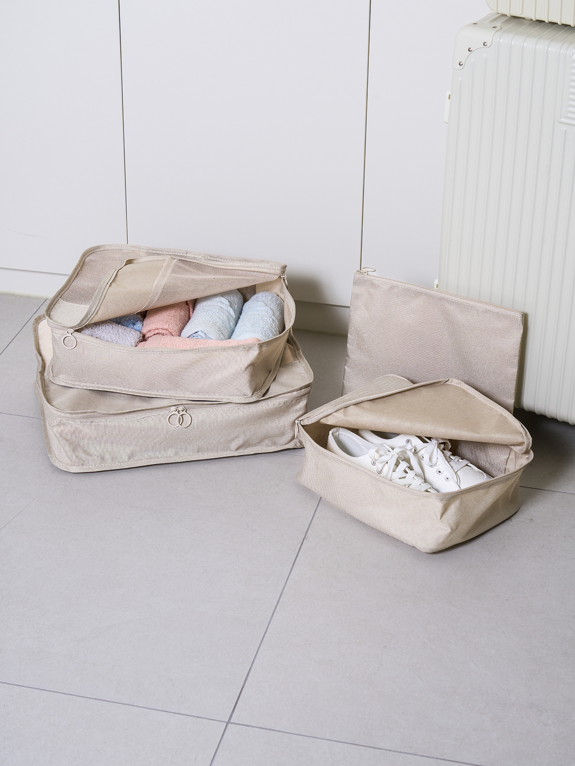 Set of 4 travel storage cases