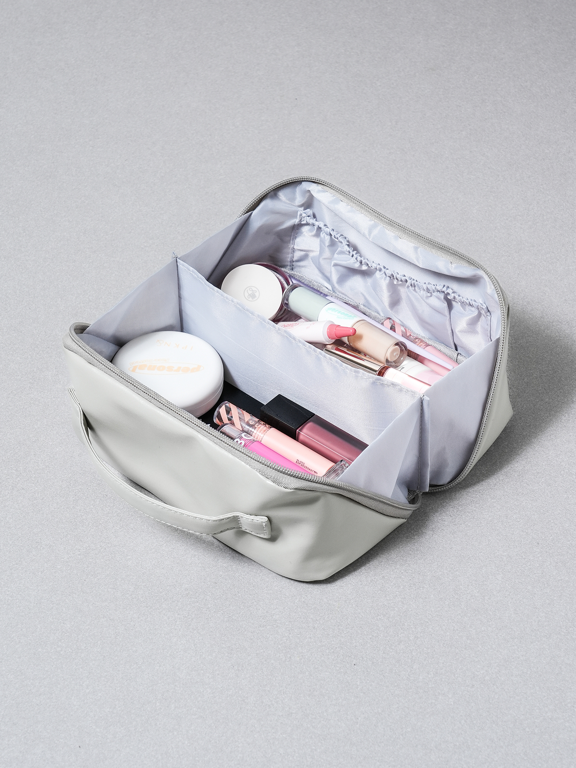 Wide open pouch for travel