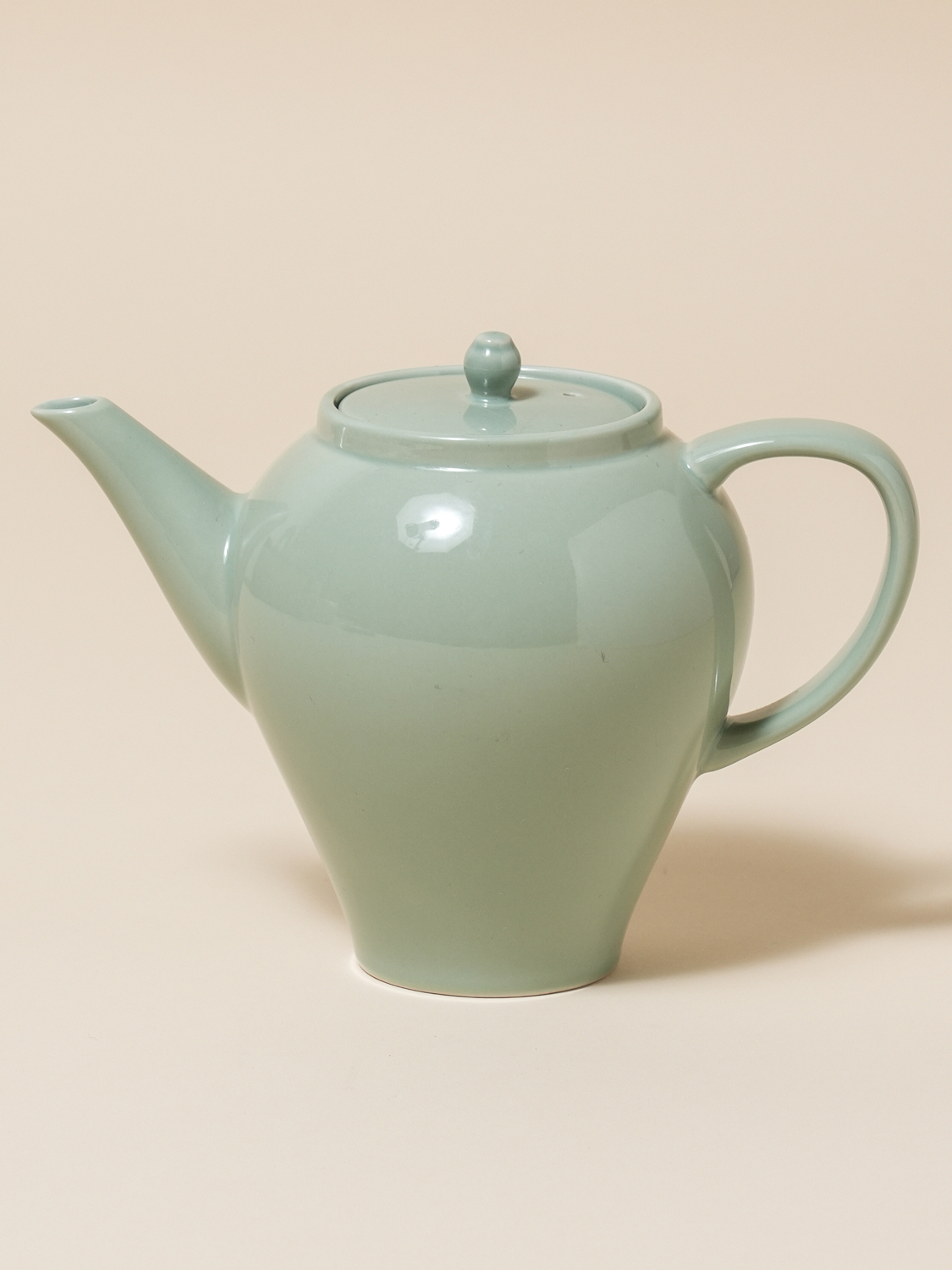Traditional celadon pottery teapot 550 ml