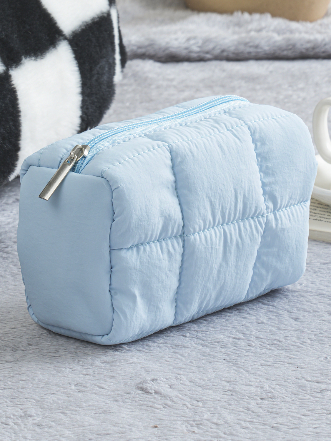 Volume square padded pouch (medium)