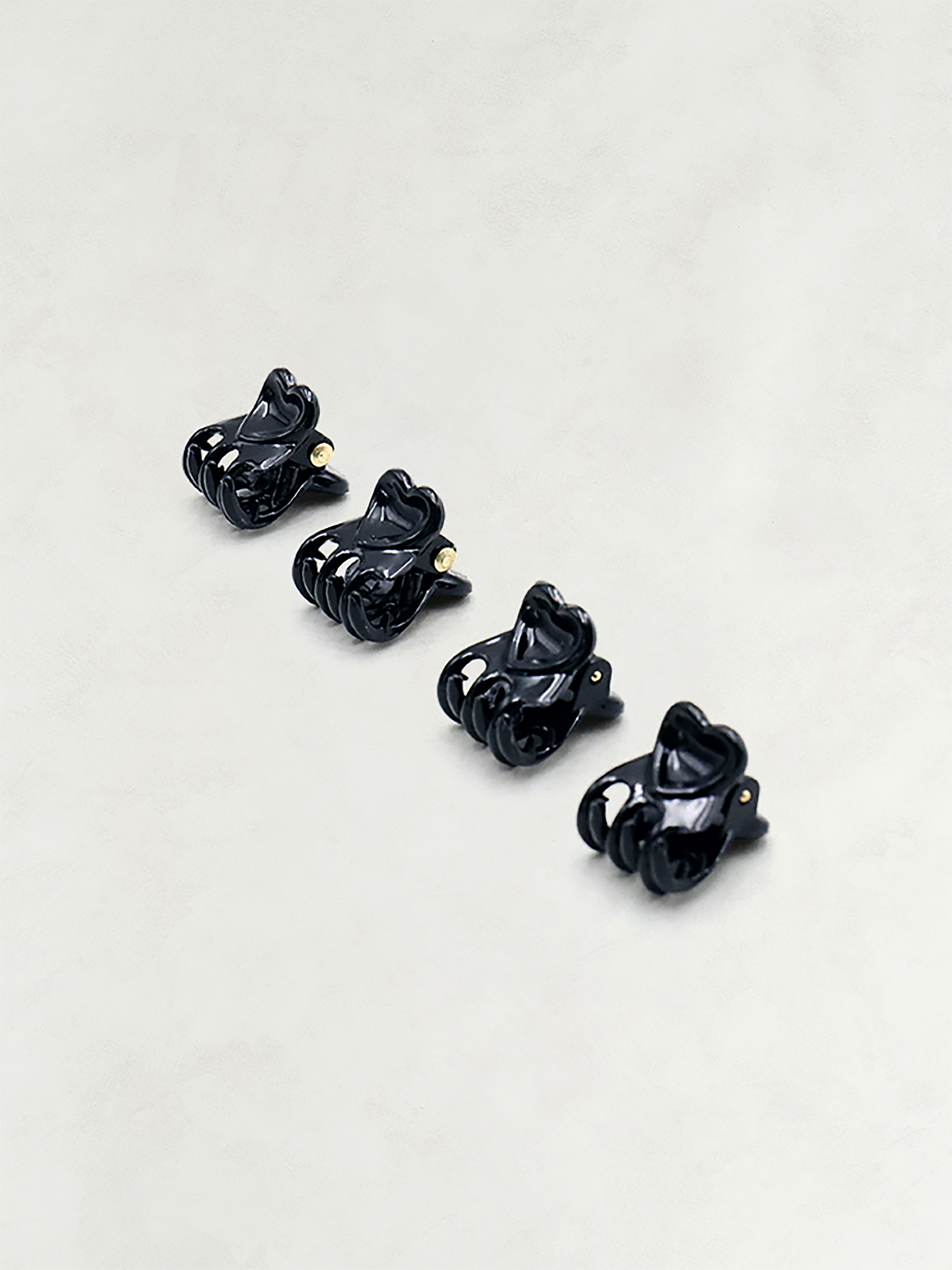 4 mini pins included