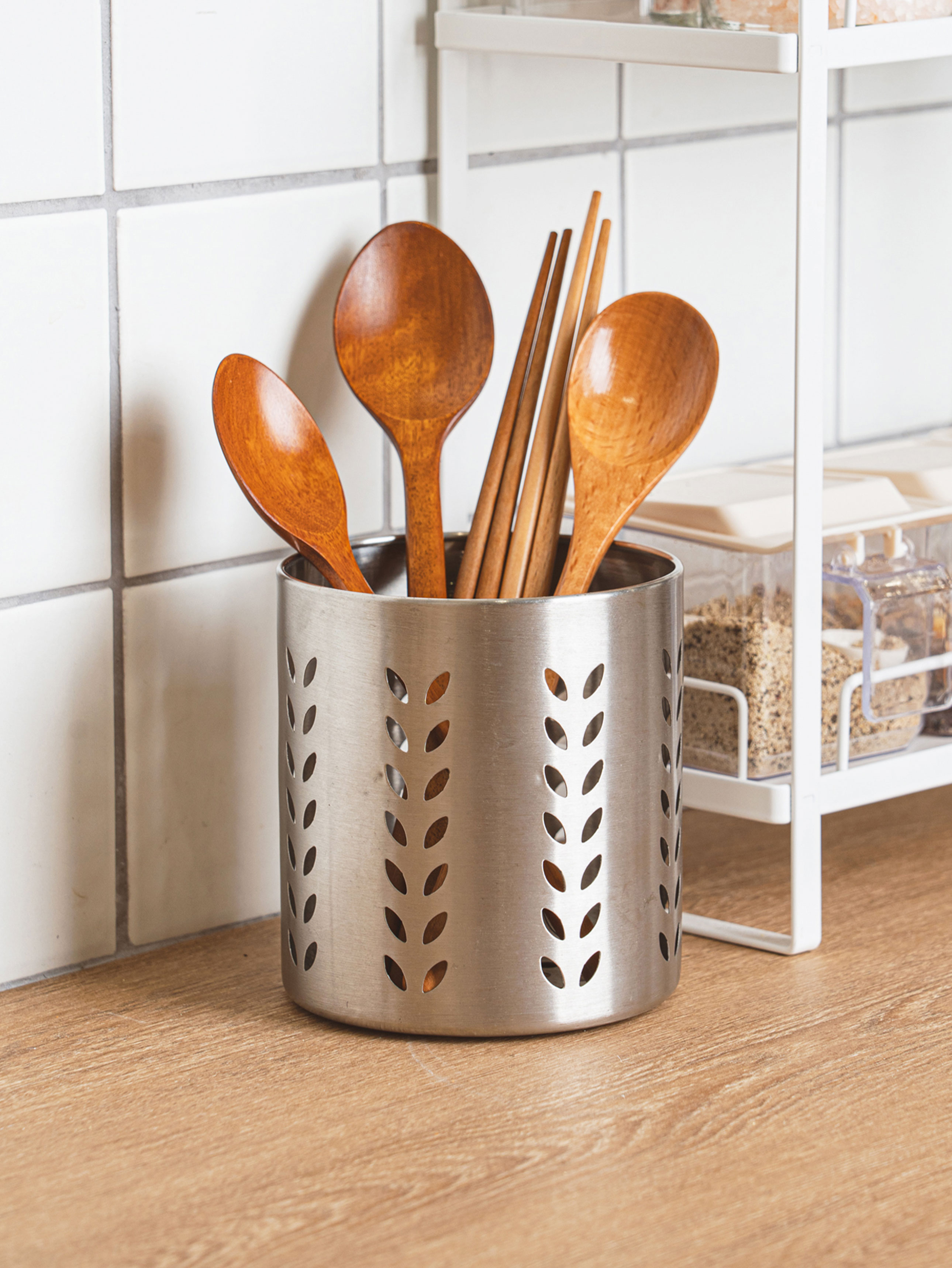 Stainless steel leaf-shaped perforated cutlery container 10 cm