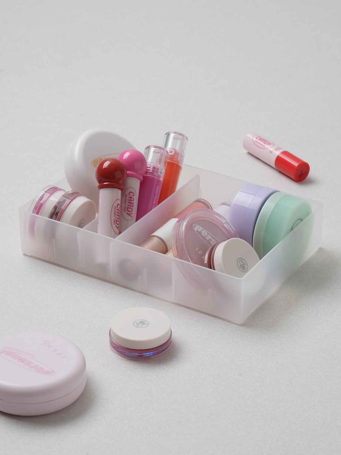 Translucent divider tray 20