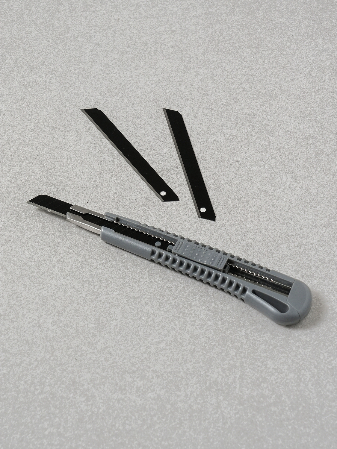 Black coated cutter blade 9 mm 10 pieces