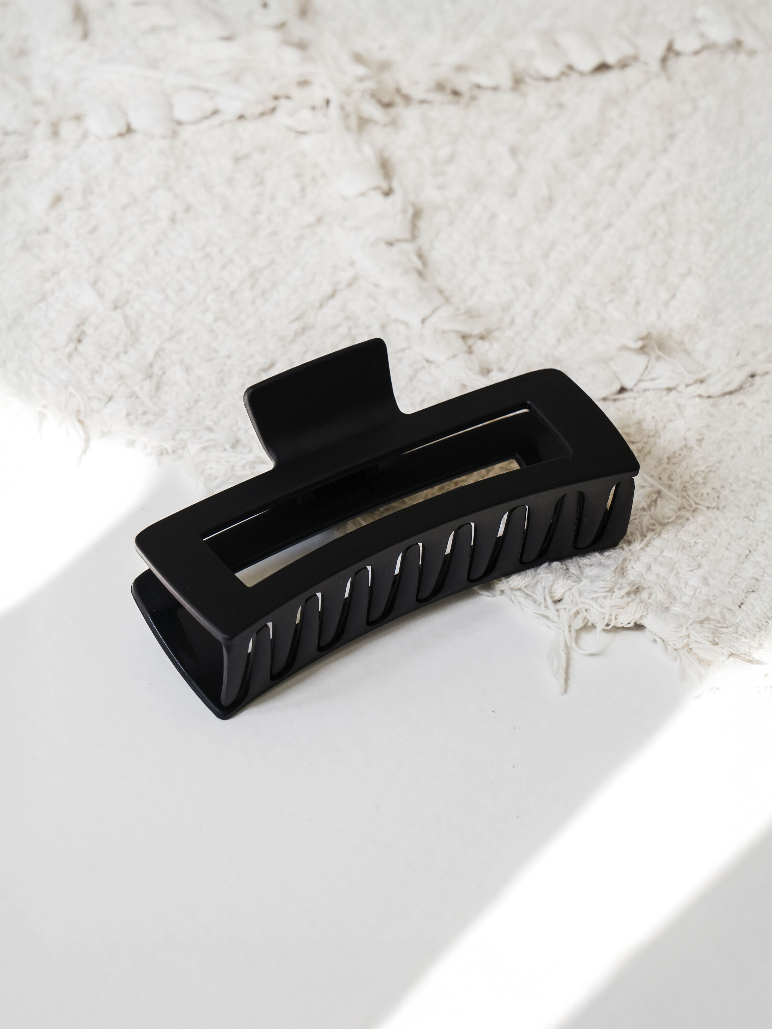 Square large pin black