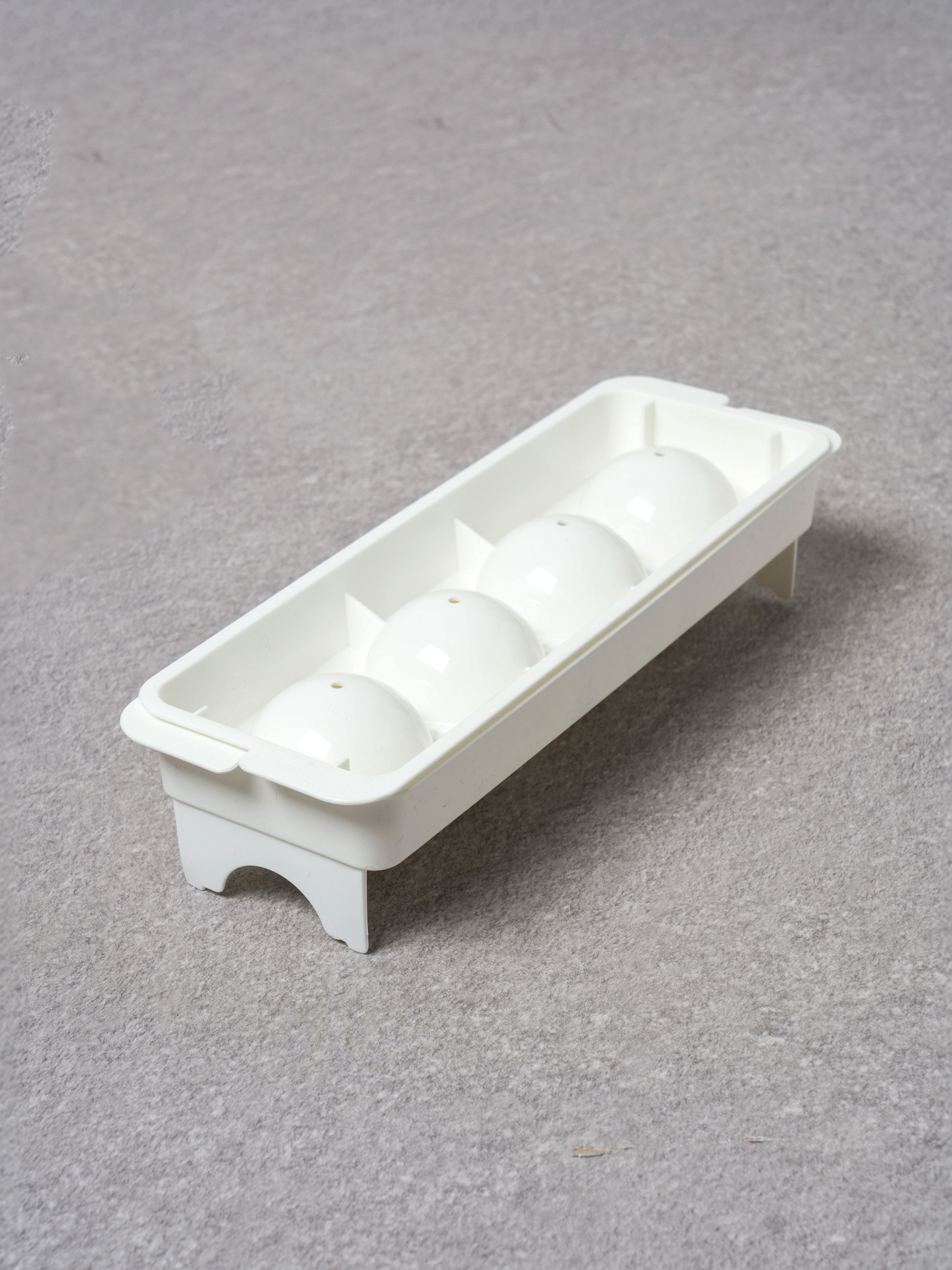Ice tray 4-hole round