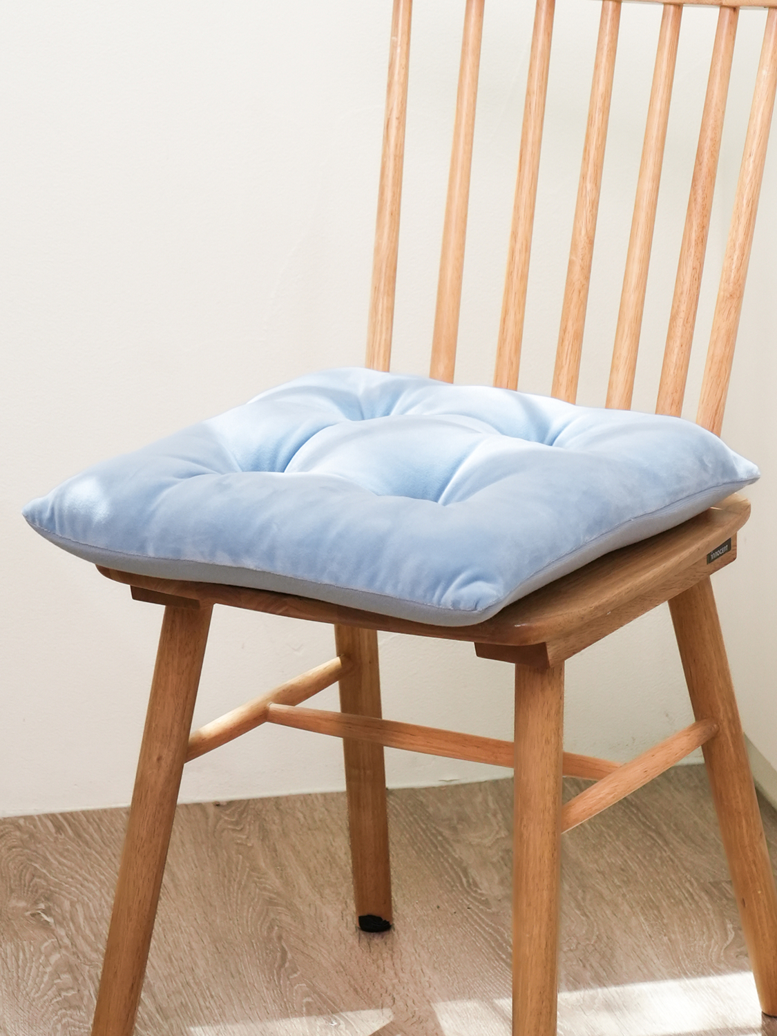 부드럽고 푹신한 사각 방석 40 X 40 cm