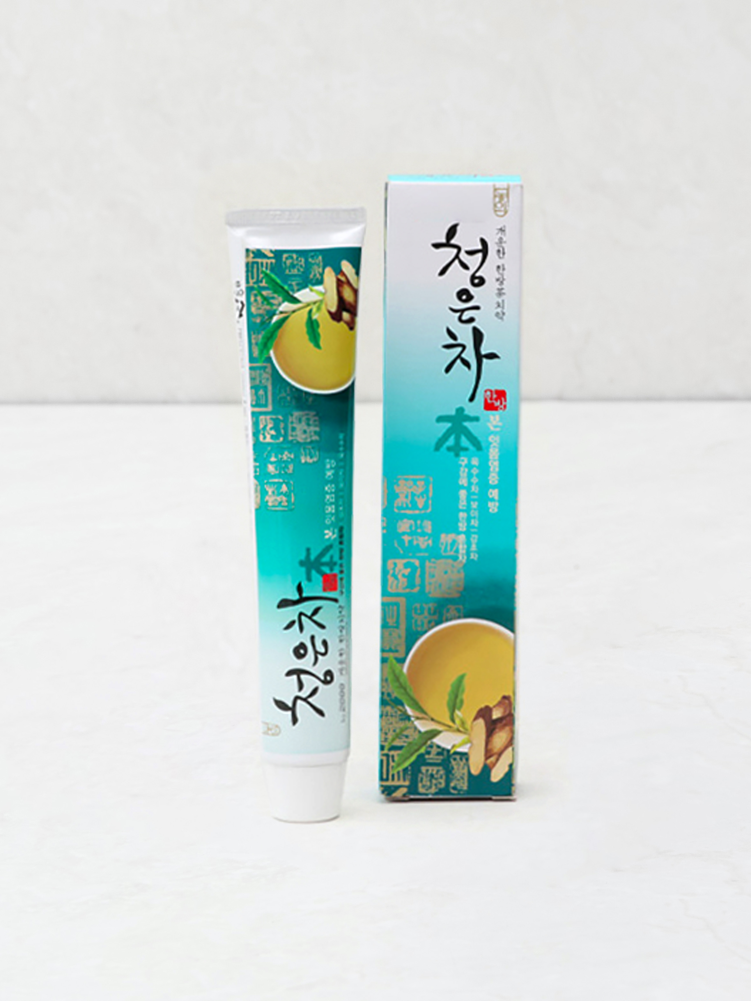 Green tea toothpaste