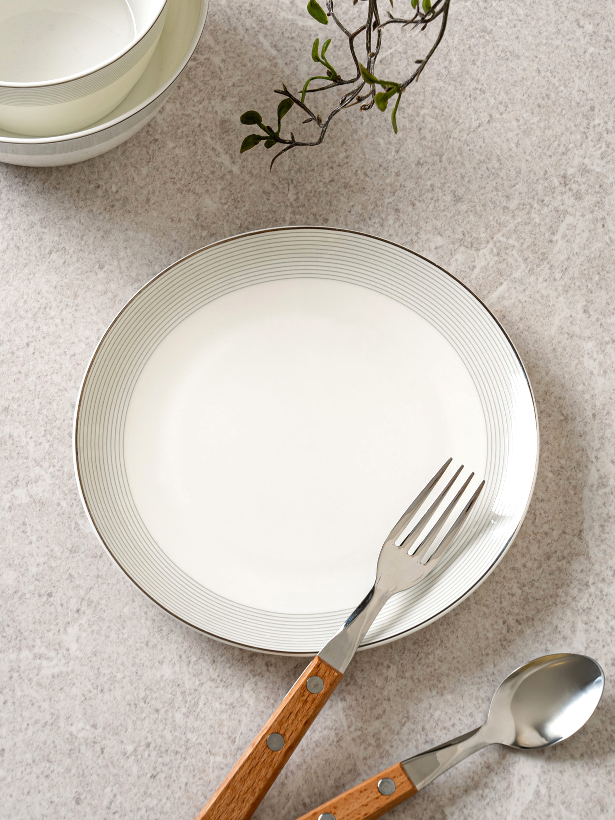 Bone china silver striped plate 17.5 cm