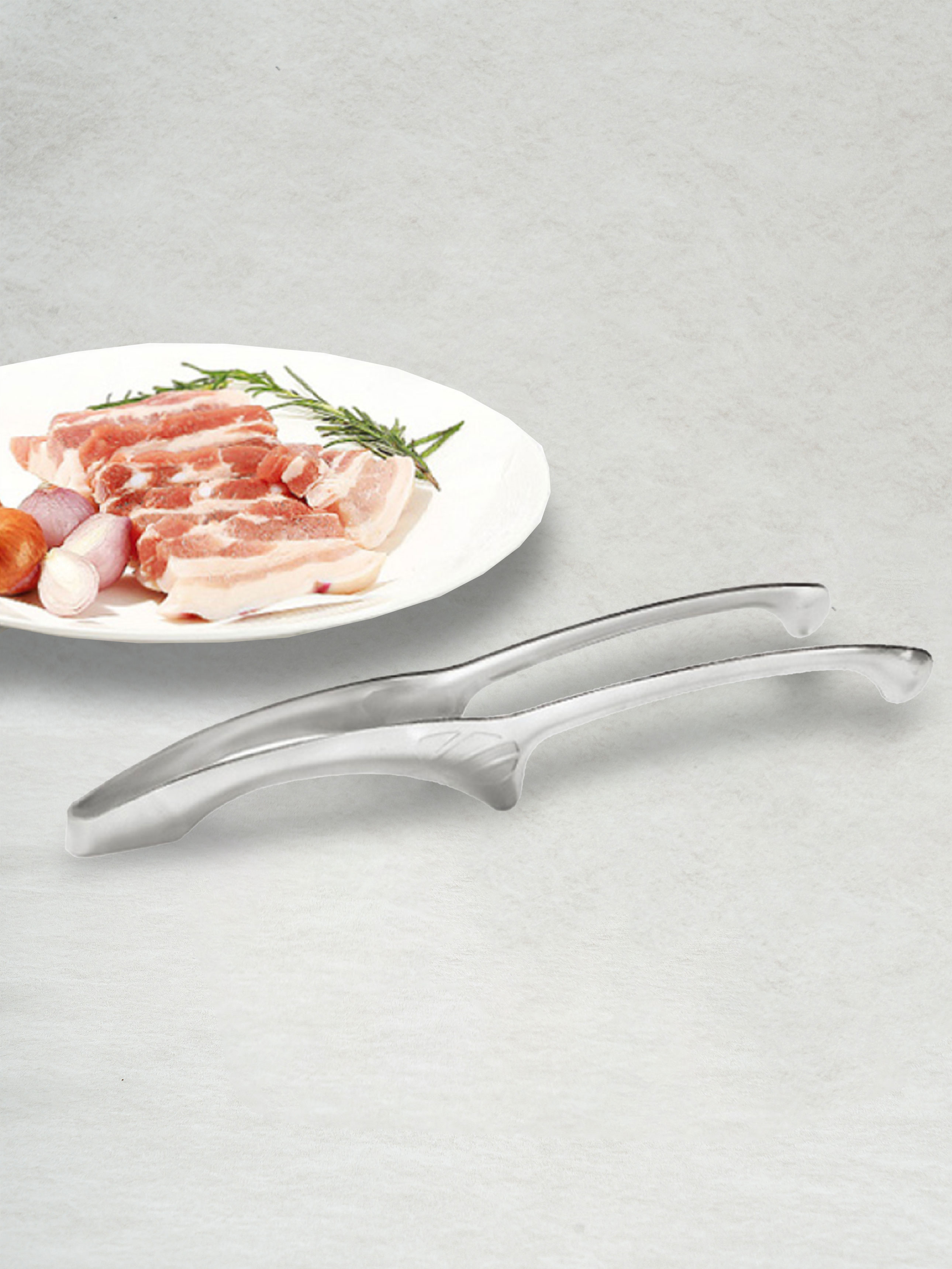 25cm stainless steel tongs that do not touch the floor