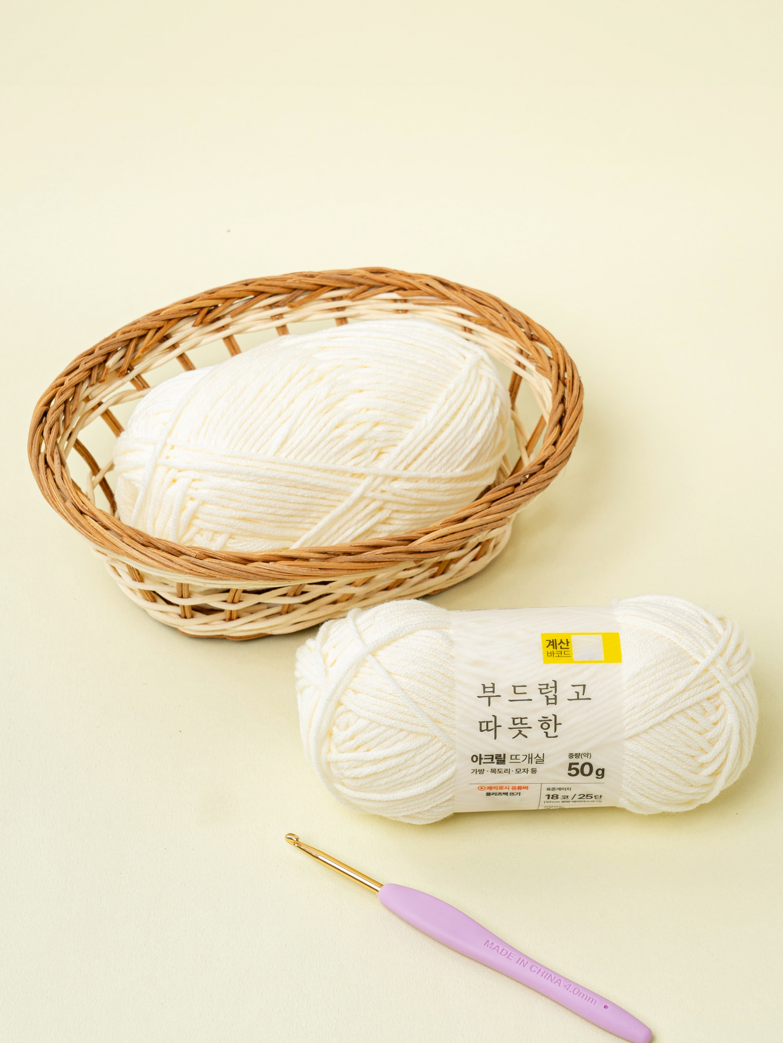 50 g soft acrylic knitting yarn white