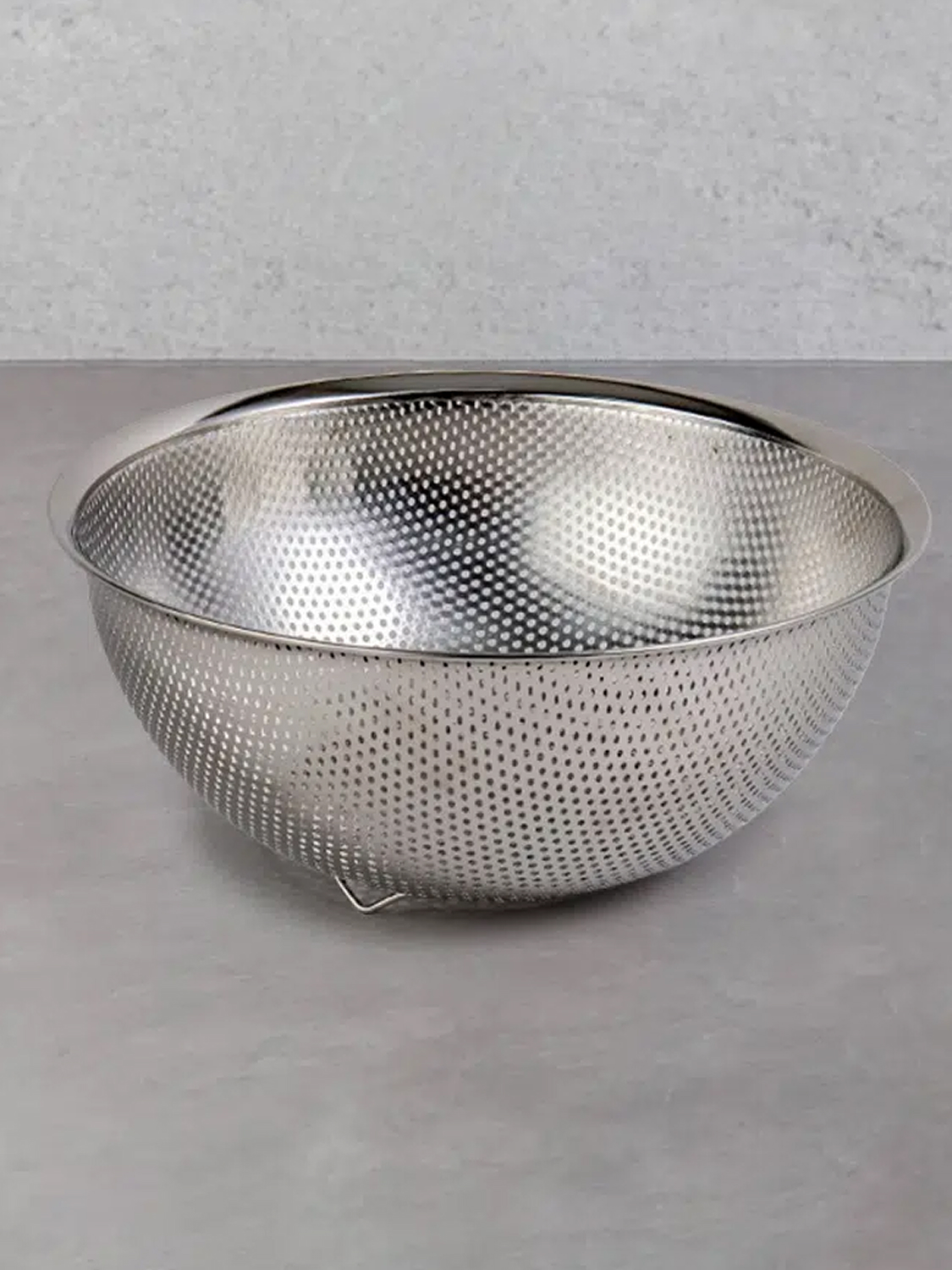 Large rim stainless steel perforated tray