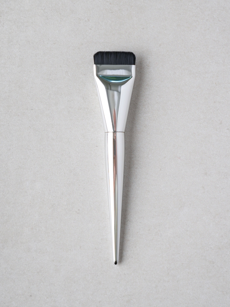 [Uniform adhesion] Spatula adhesion foundation brush