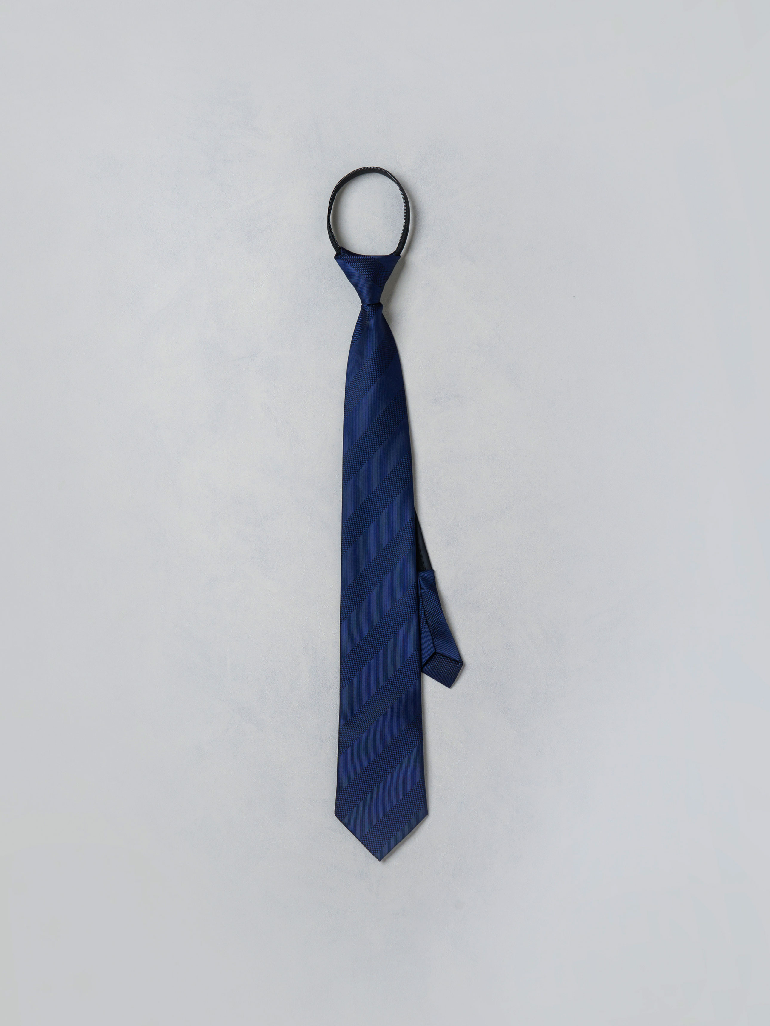 Zipper type diagonal pattern tie navy