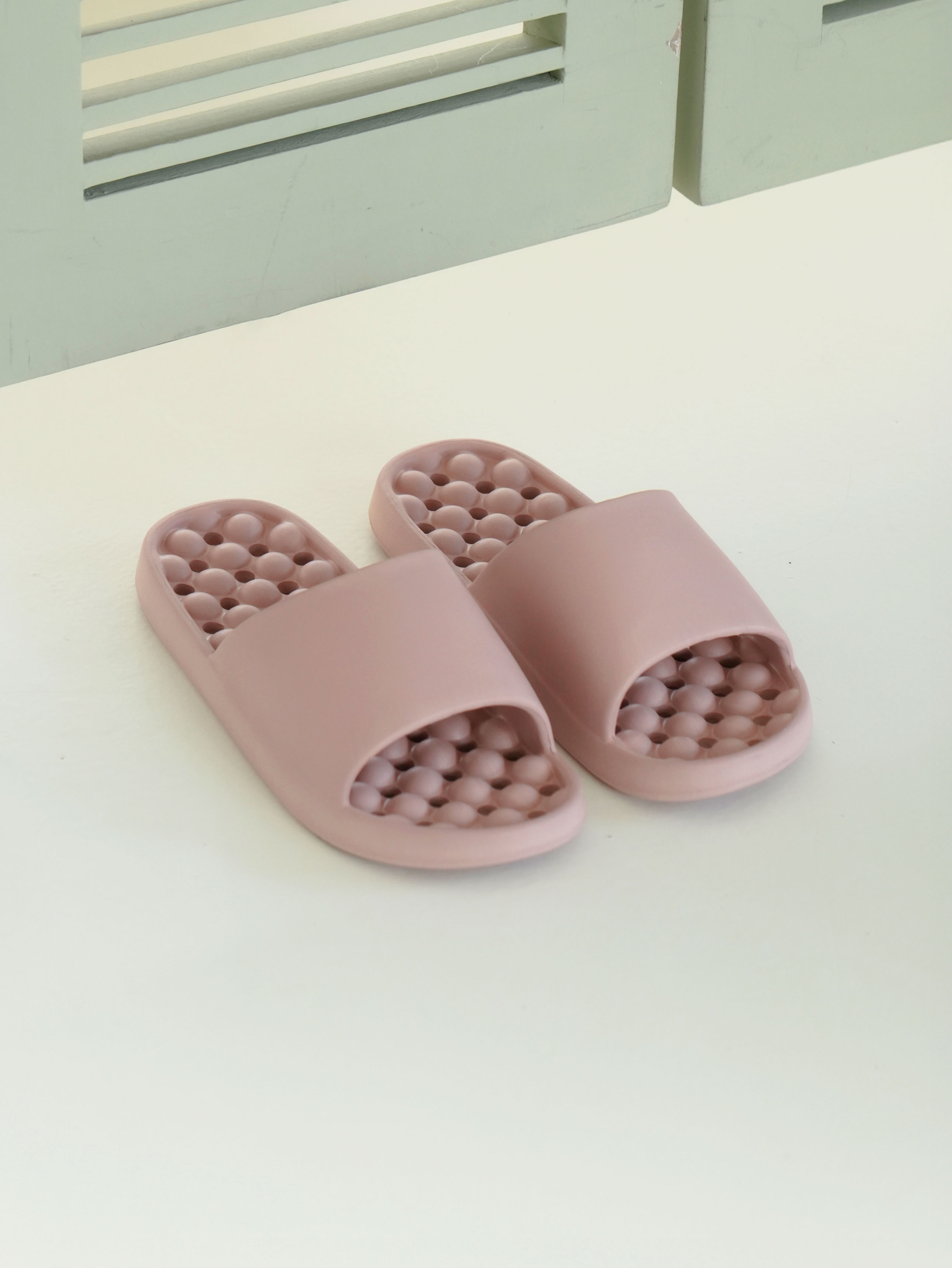 Convex floor cushion bathroom shoes 260~280 mm