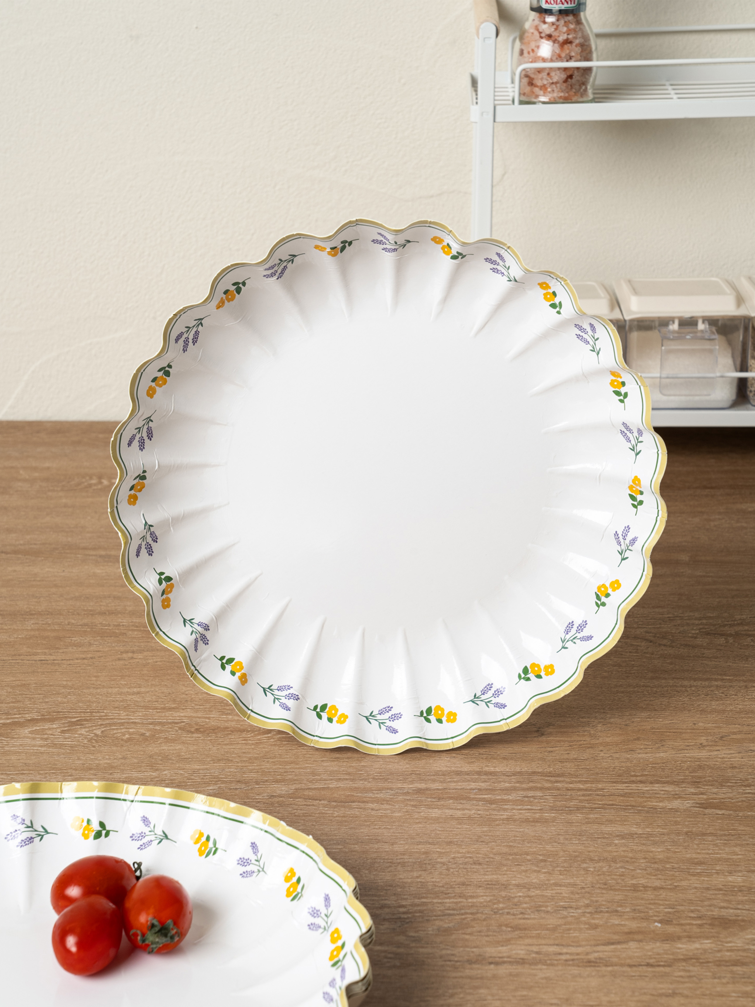 6 design paper plates (approx. 26.5 cm)