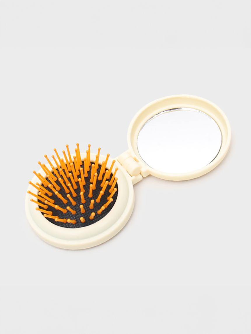 Character folding circular brush