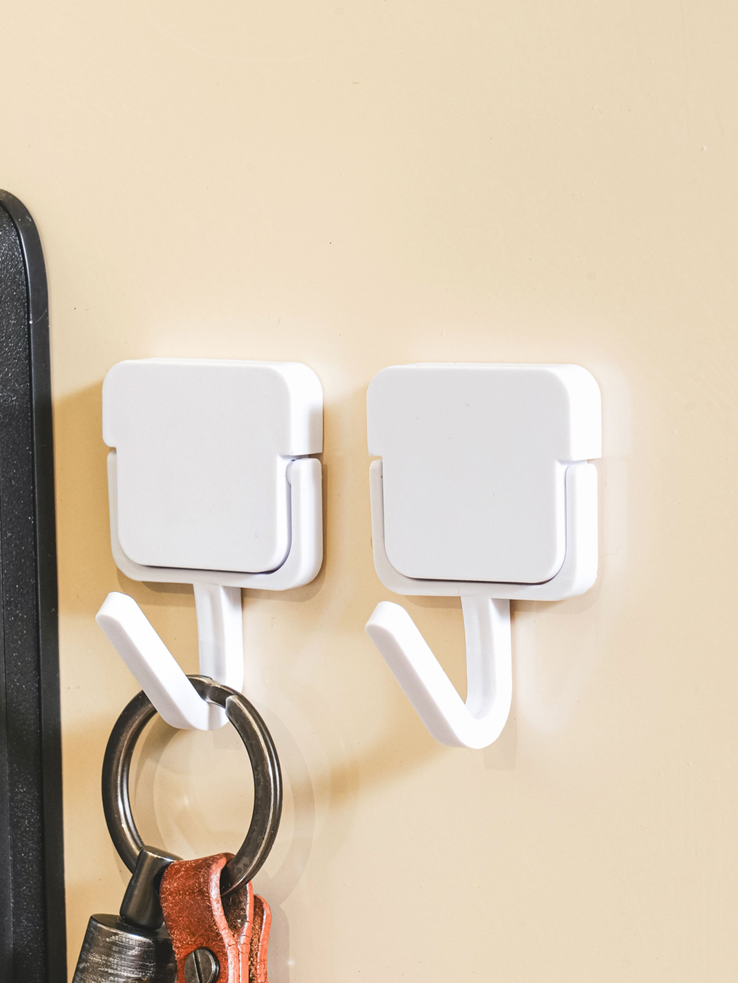 2 swing magnet hooks