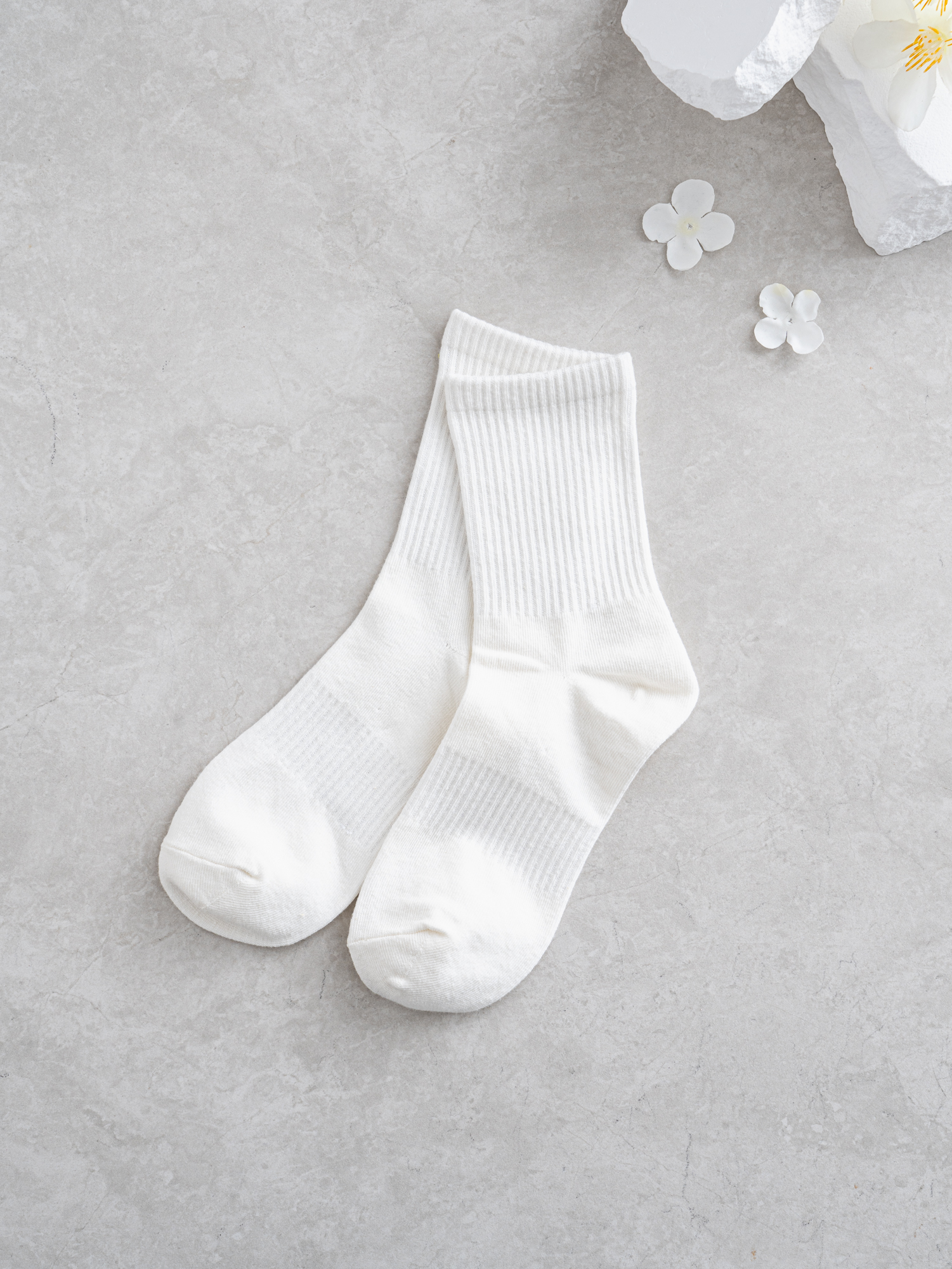 Monfoot Women's Ribbed Medium Neck Socks White