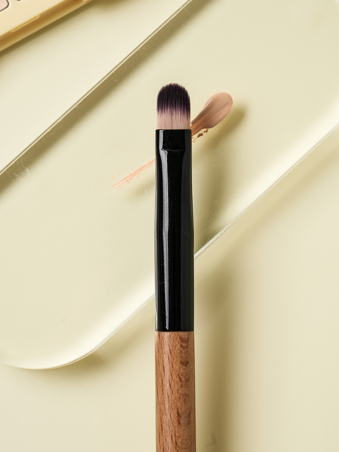 Beechwood Concealer Brush