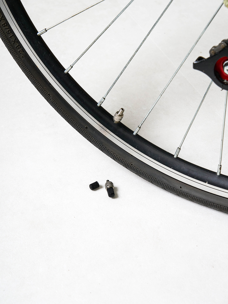 2 bicycle Dunlop valves