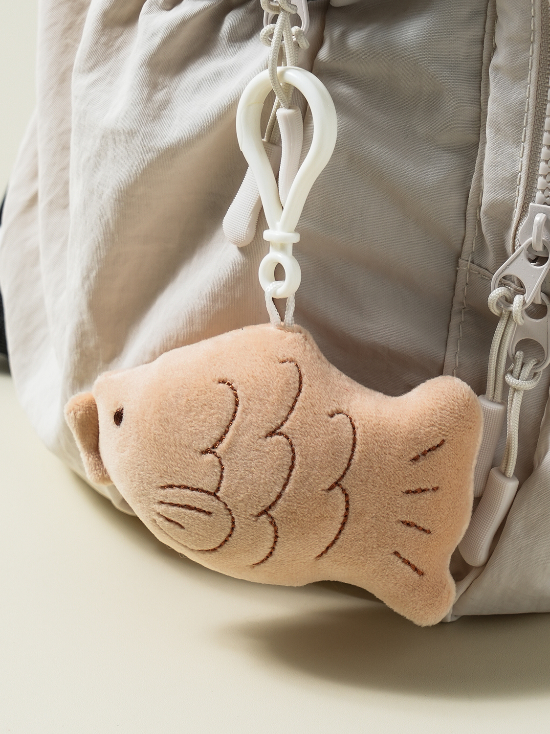 Delicious Snack Holder (Bunggeoppang) (2000)
