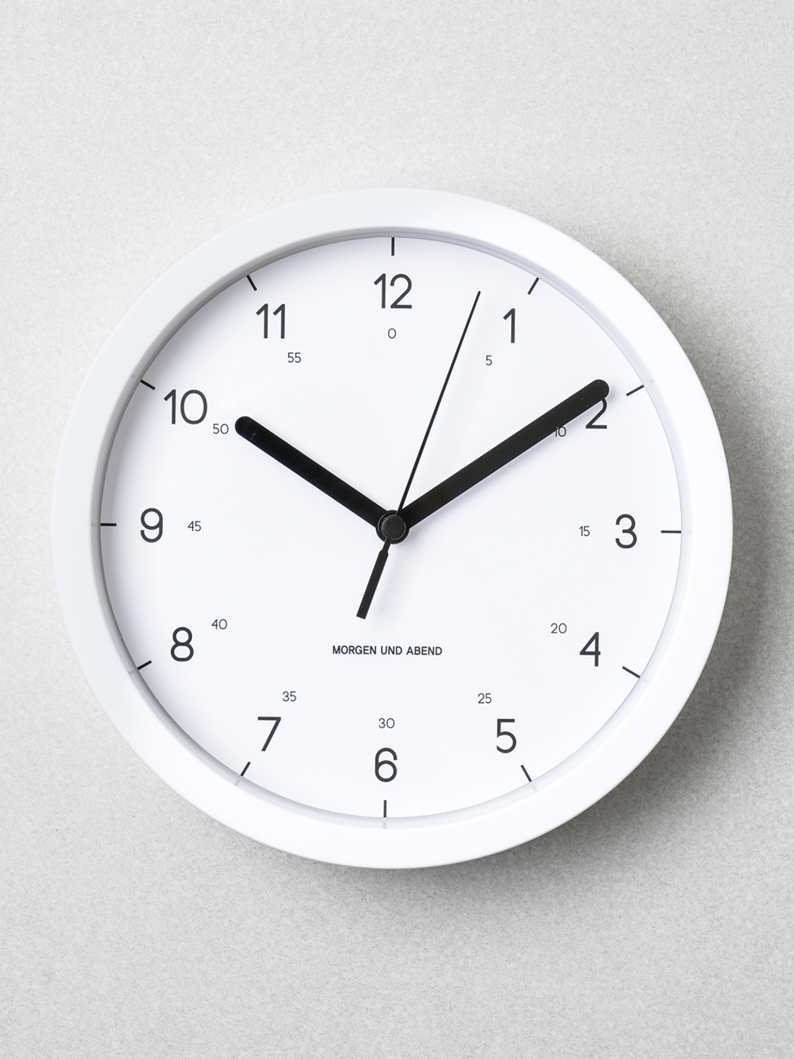 Low noise round simple wall clock 20 cm white