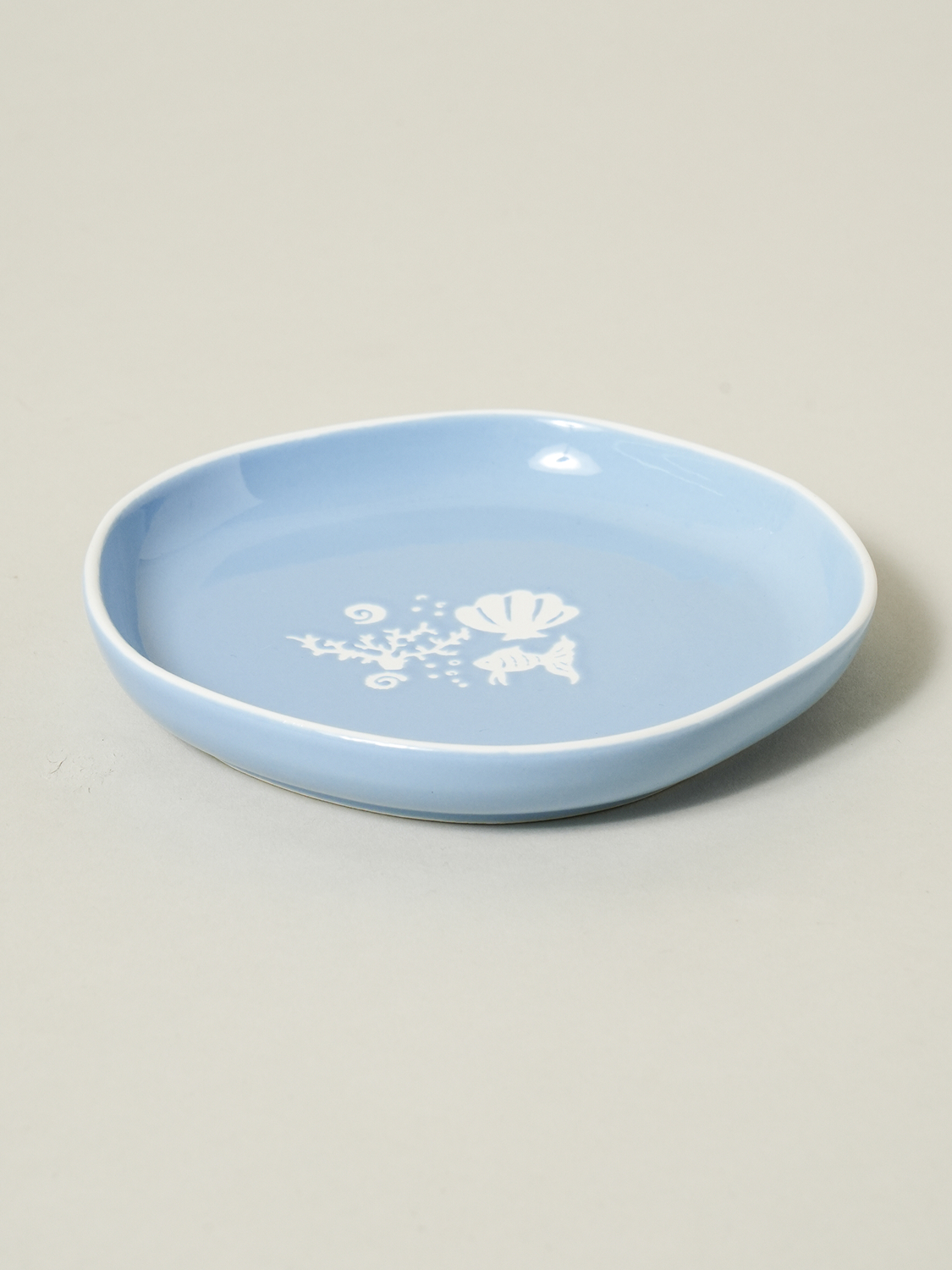 Internal embossed colored round plate 15 cm