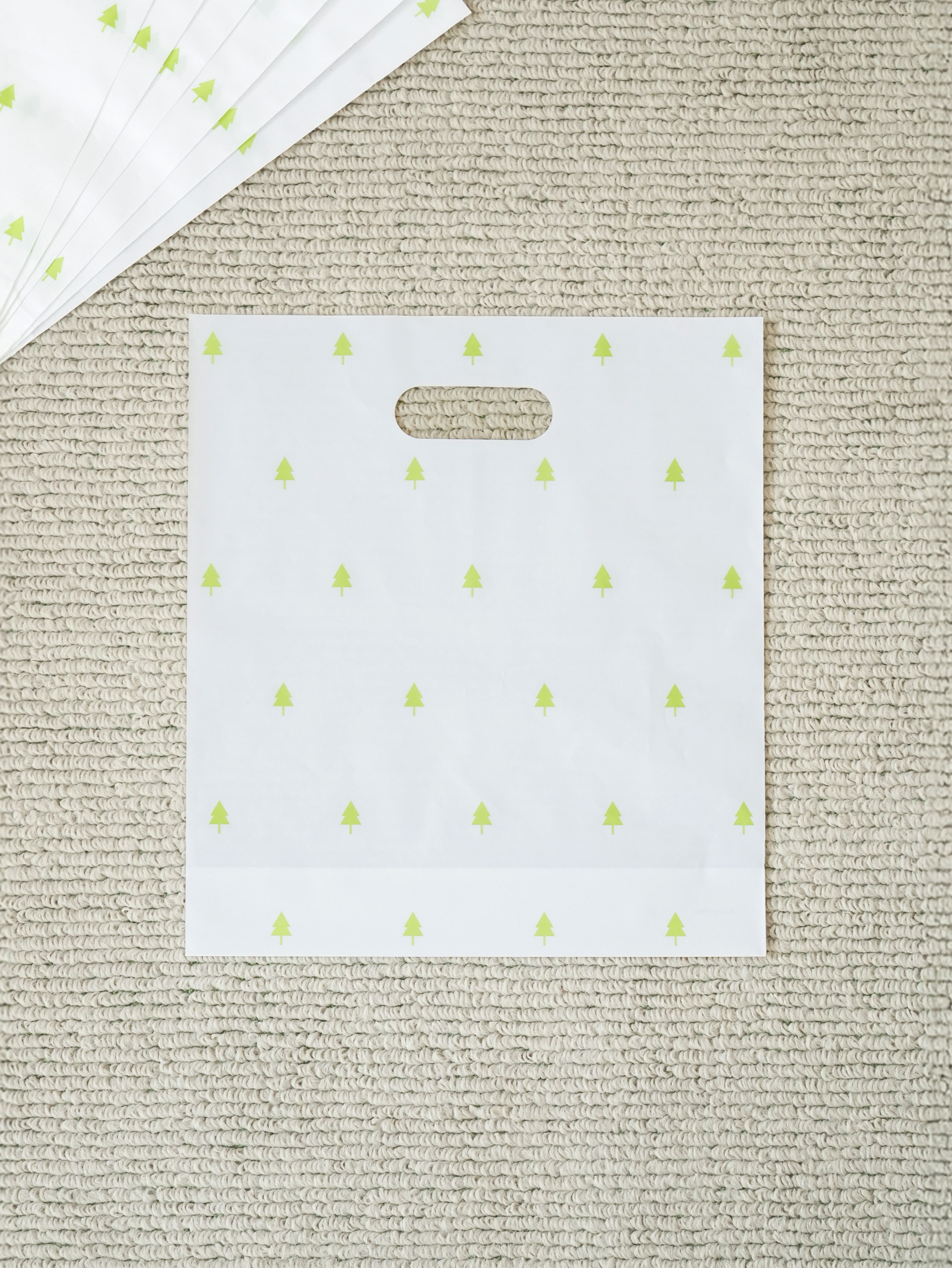 7-piece wooden gift bags with handles