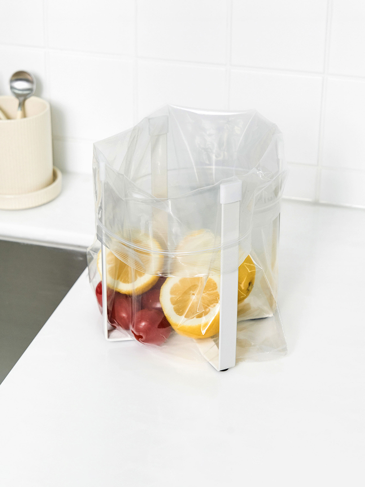 Foldable plastic bag hanger 15