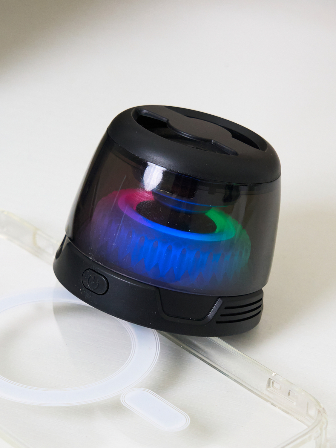 MagSafe compatible wireless LED speaker