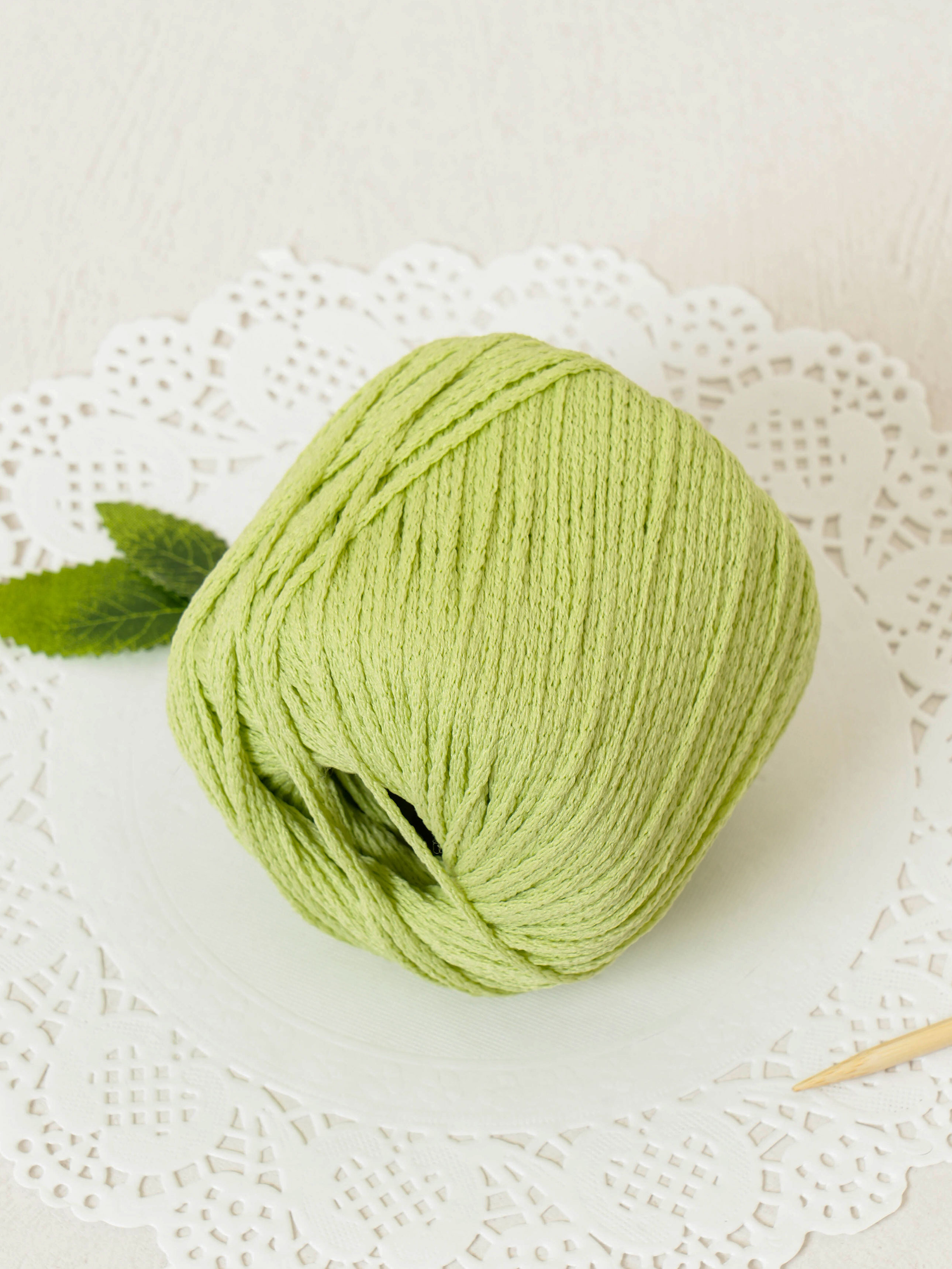 40 g lime crepe yarn