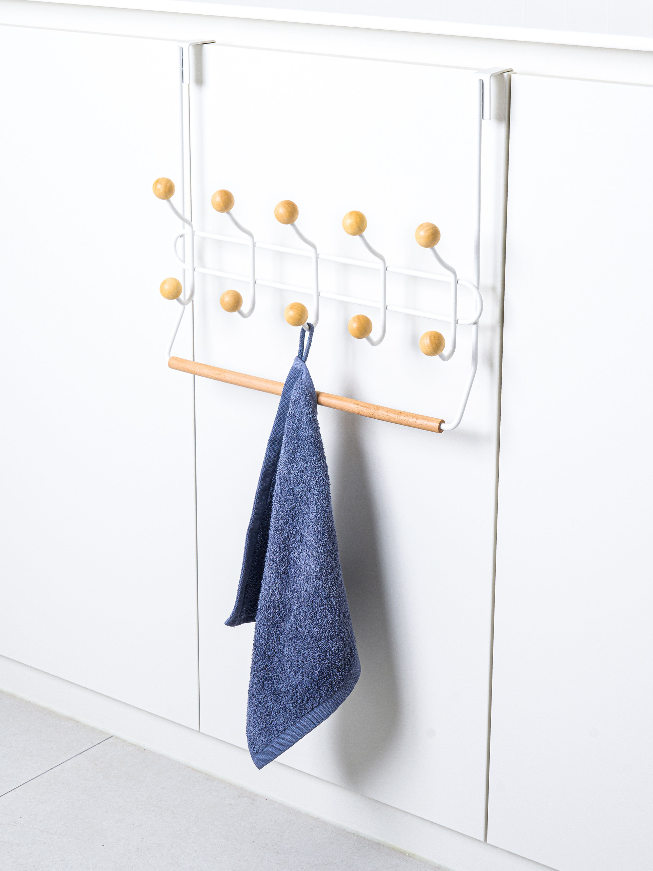 10 horizontal wooden ball door hooks