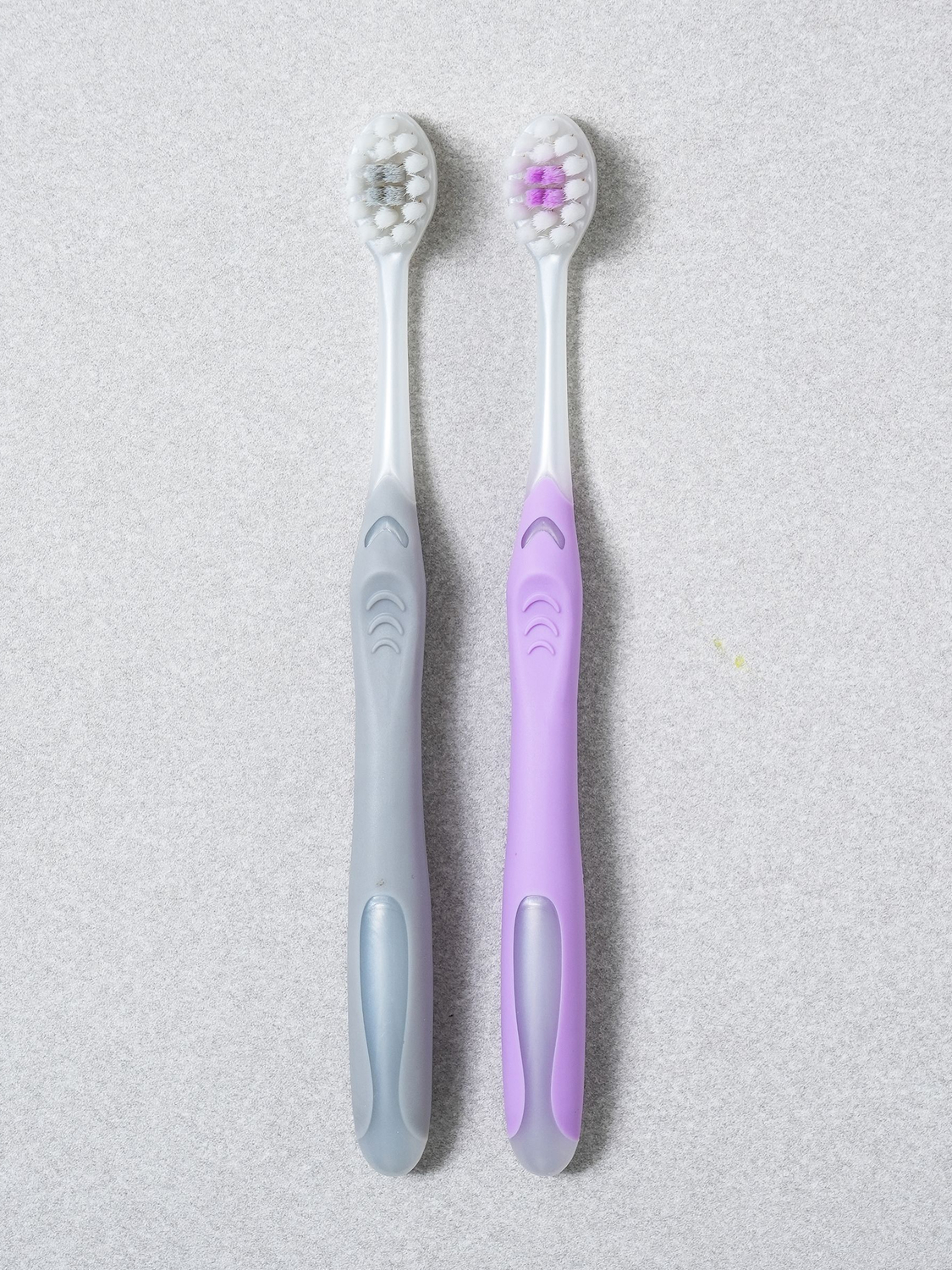 2 pastel two-tone fine bristle toothbrushes