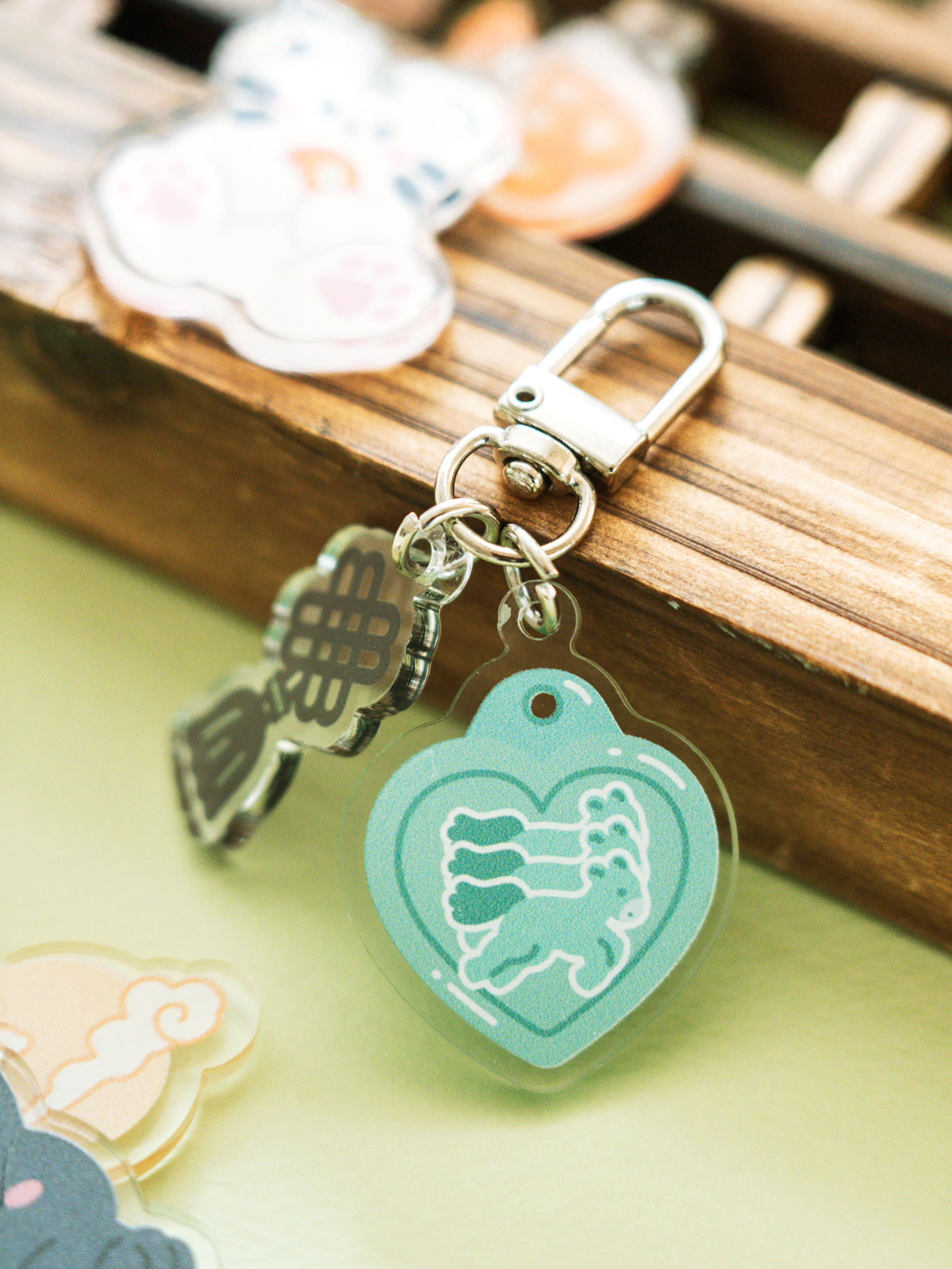 Traditional acrylic keyring jade maple