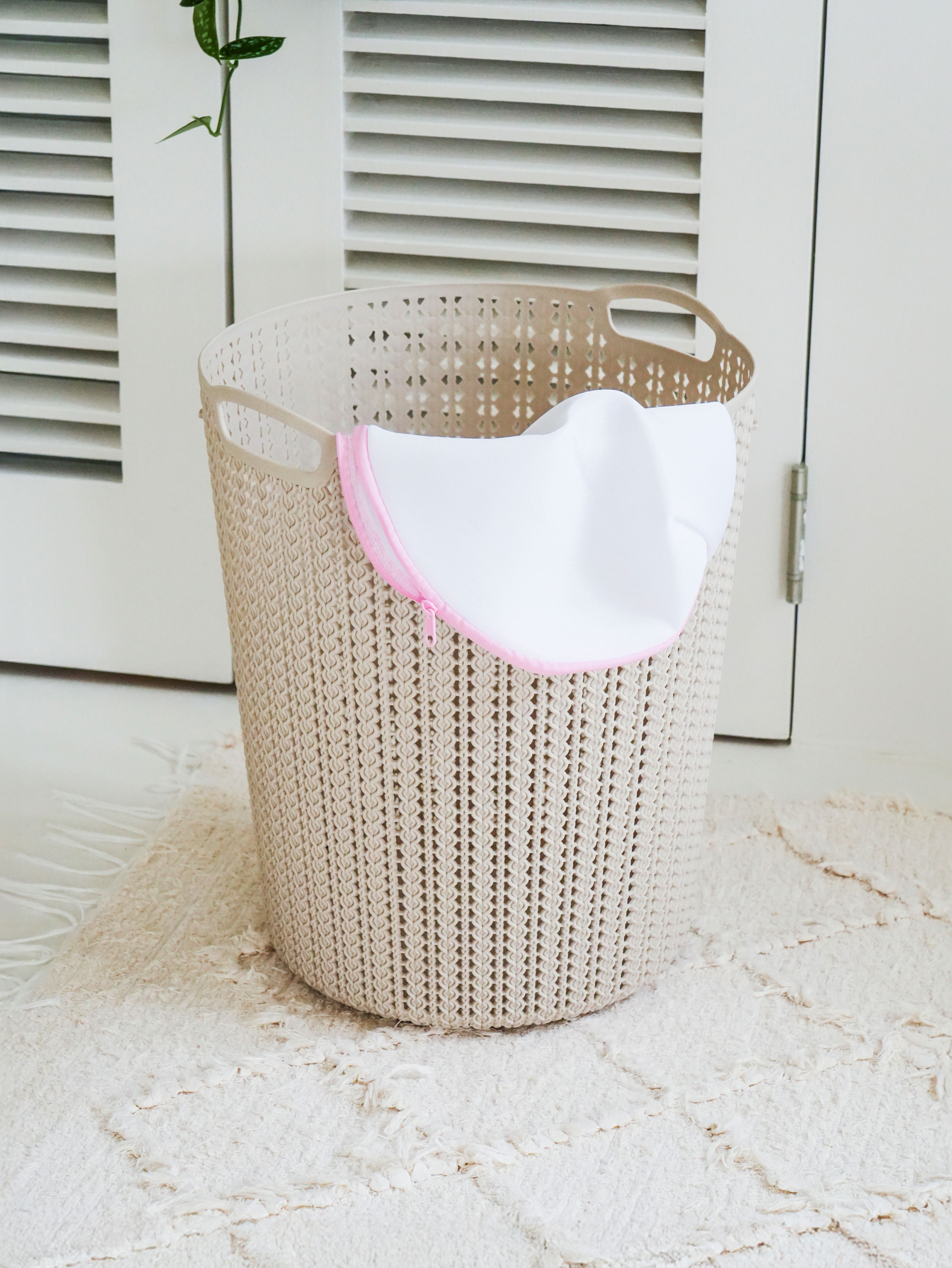 Semicircular cushion laundry net 30