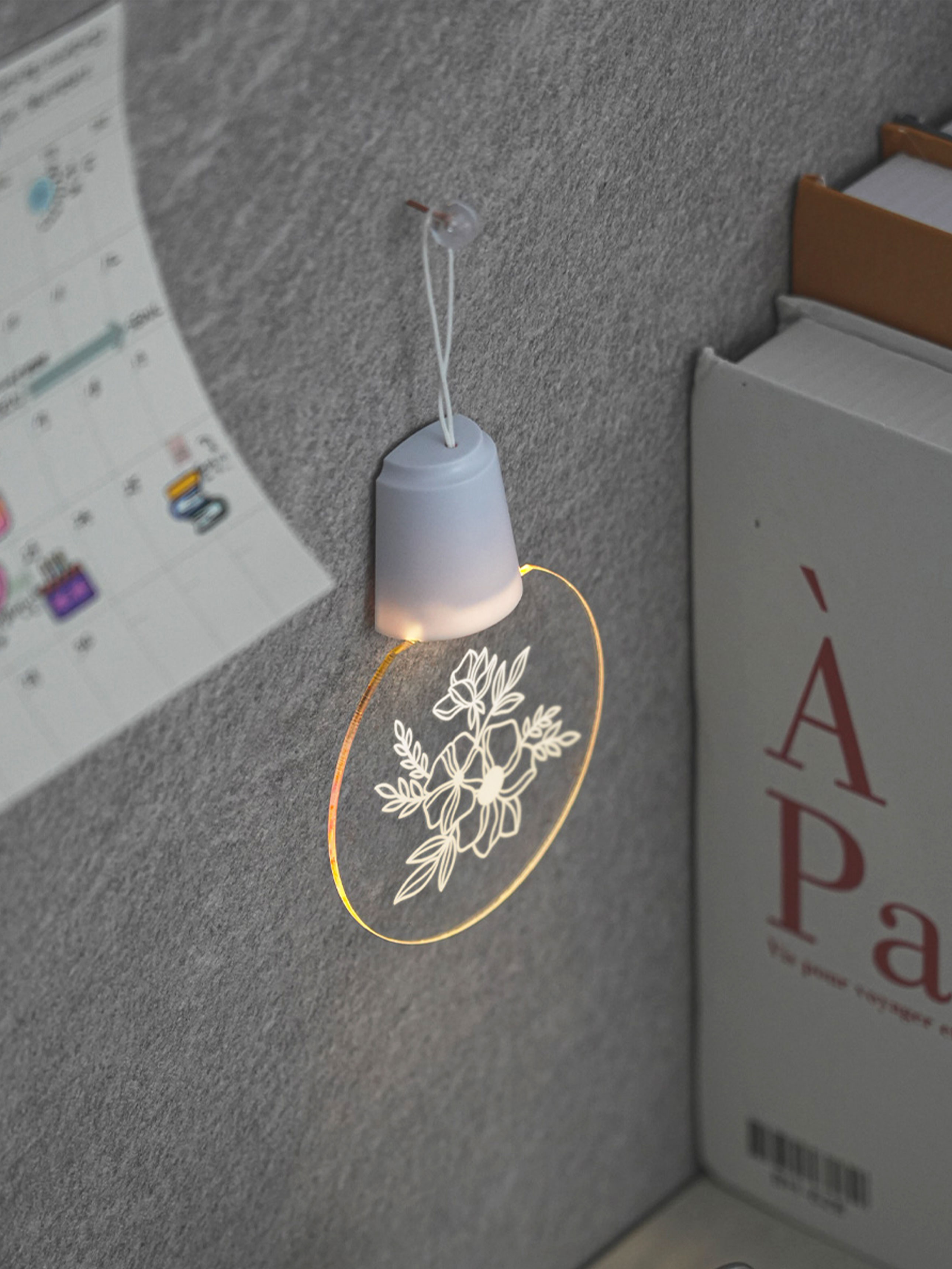 Memo-ready acrylic LED hanging type