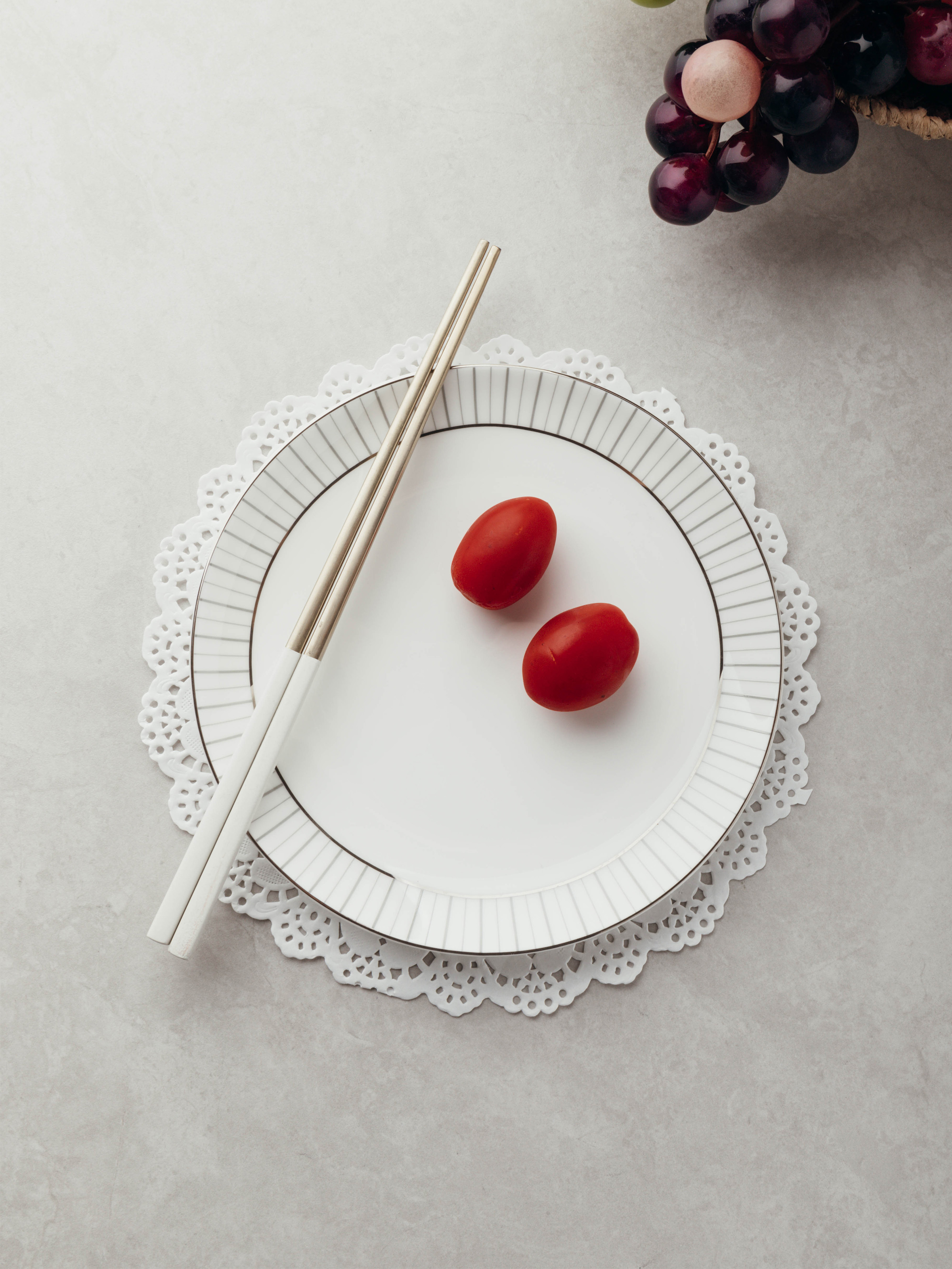 Bone china silver pattern plate 17.5 cm