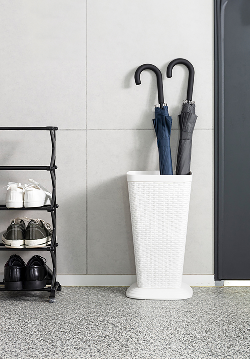 Rattan pattern umbrella stand