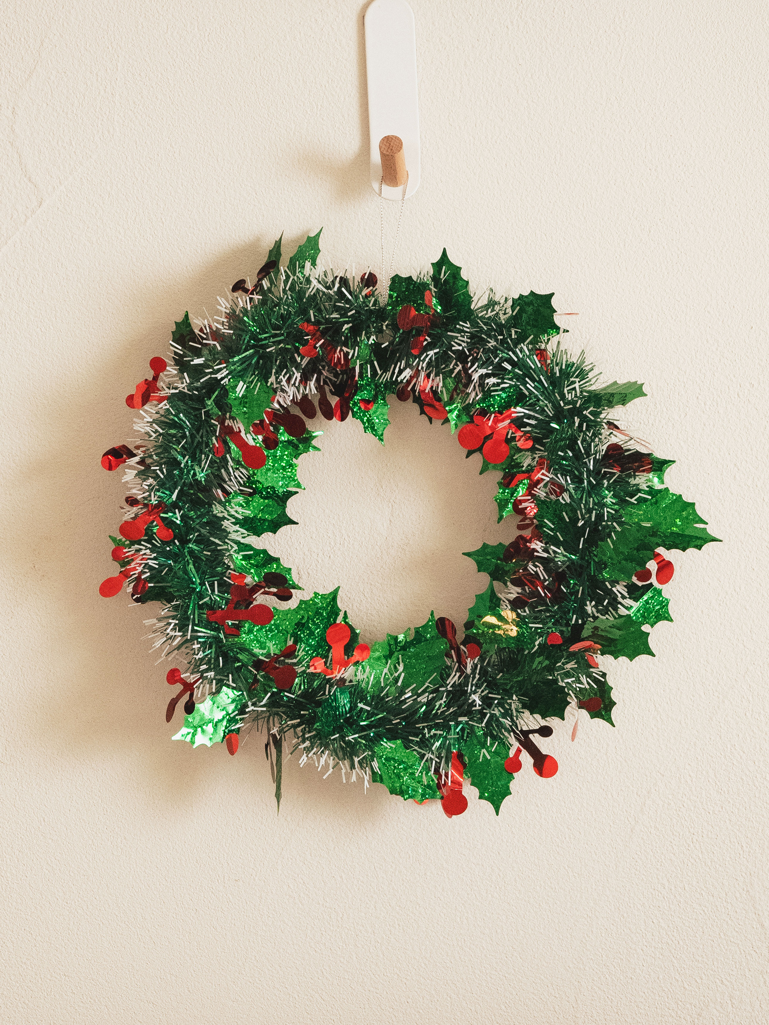 christmas leaves wreath white