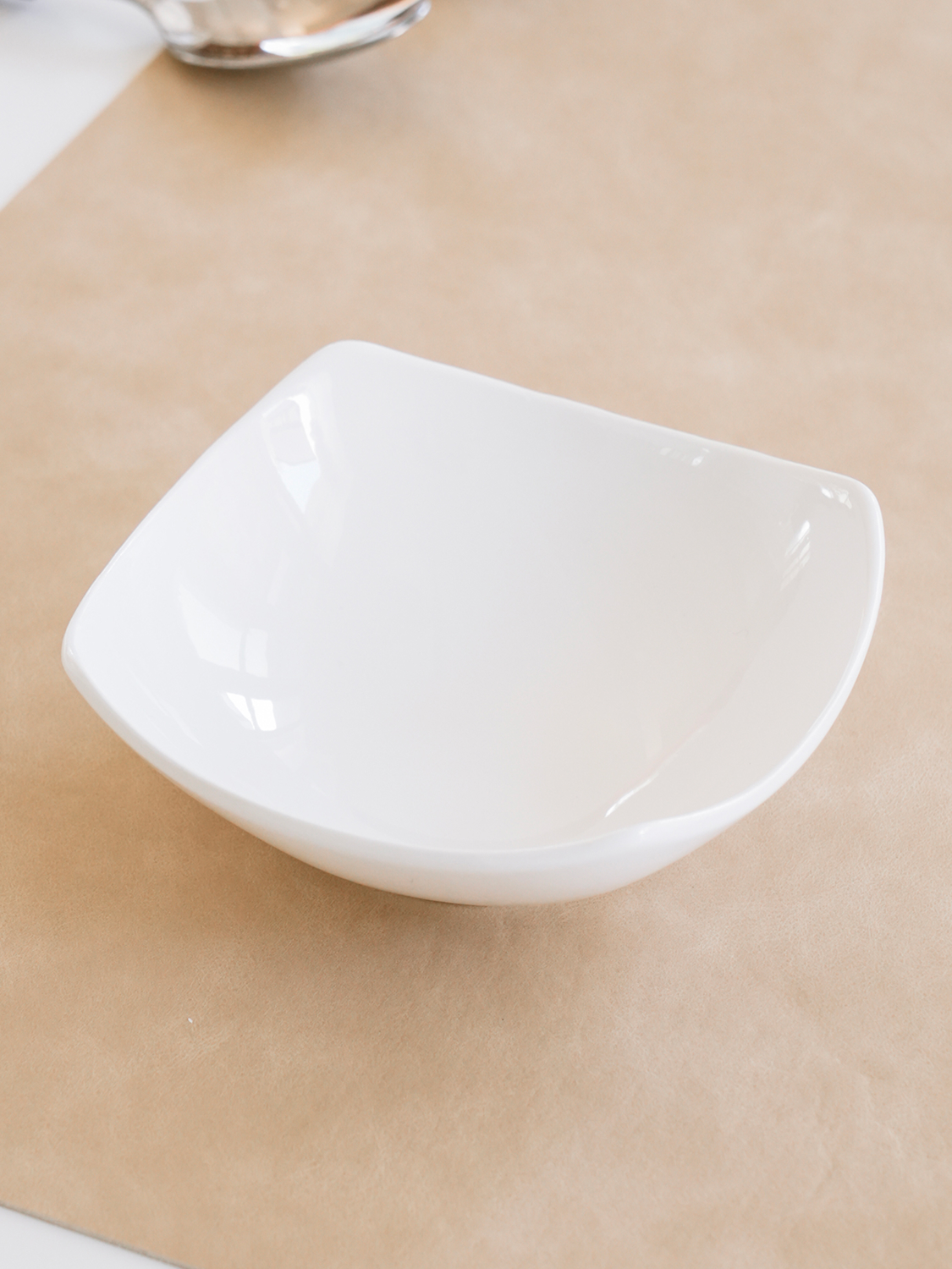 Pure white square ball 13 cm