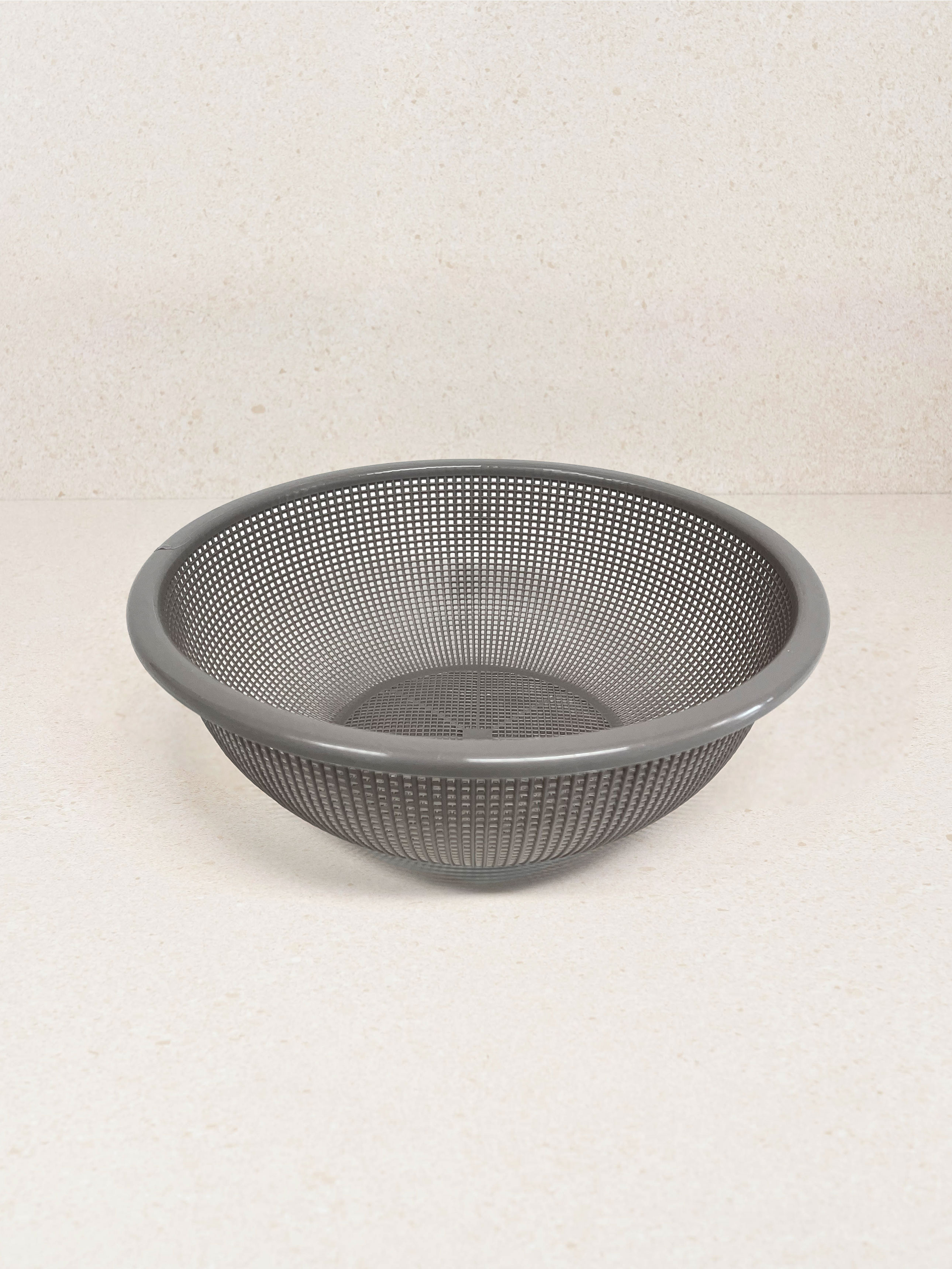 Round Colander No. 4 Gray