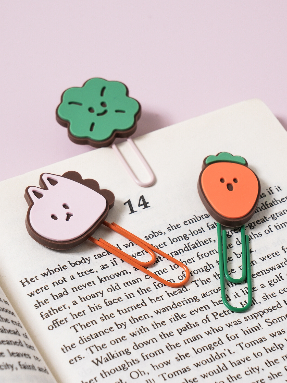 3 horse-shaped clips