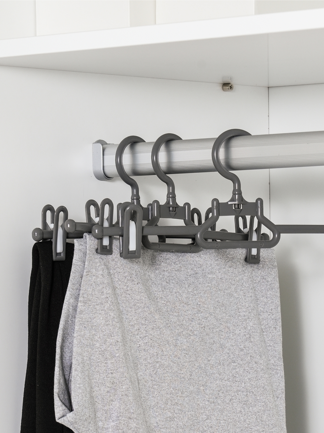 3 rotating trouser hangers