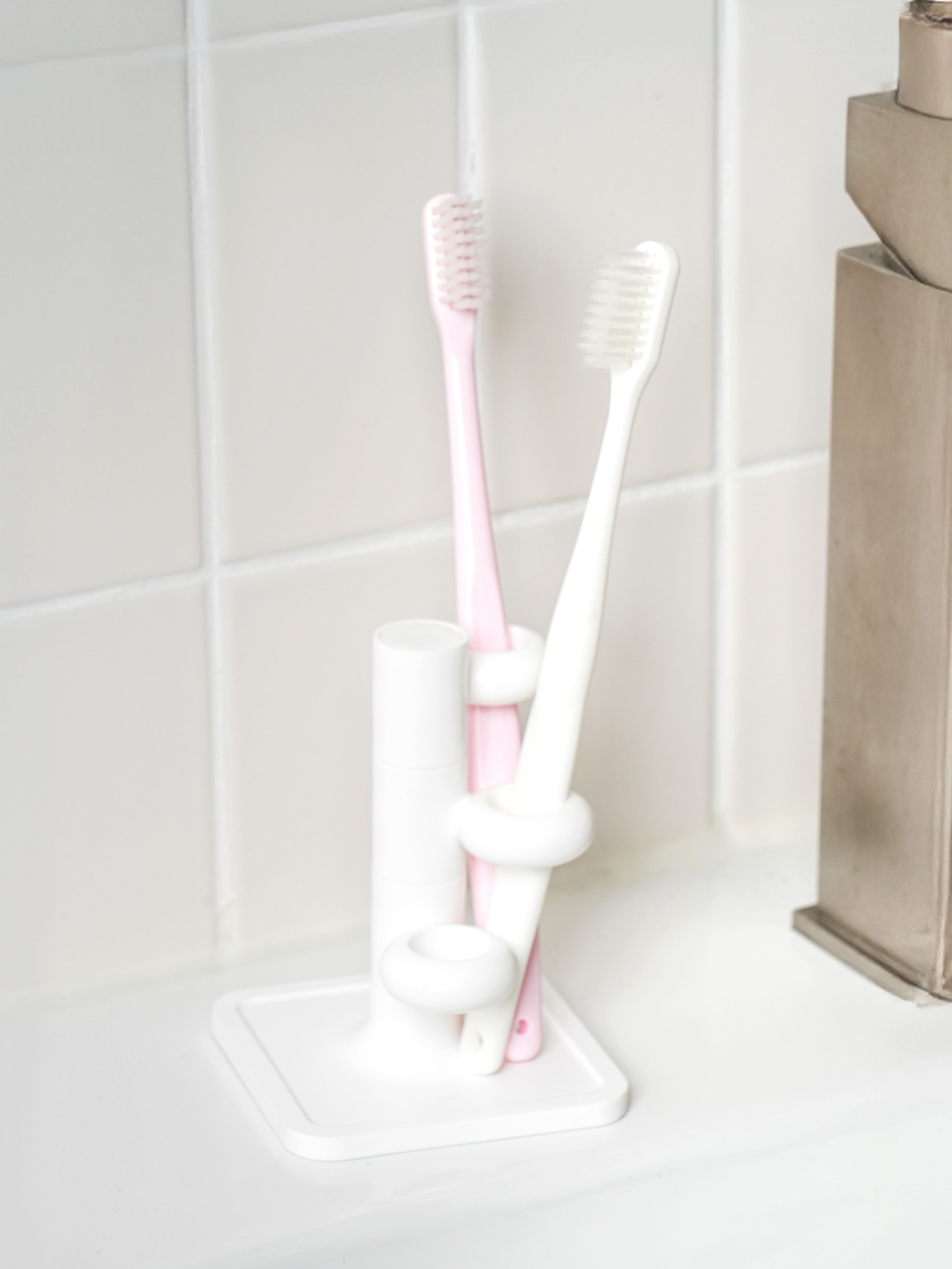 3 toothbrush holders