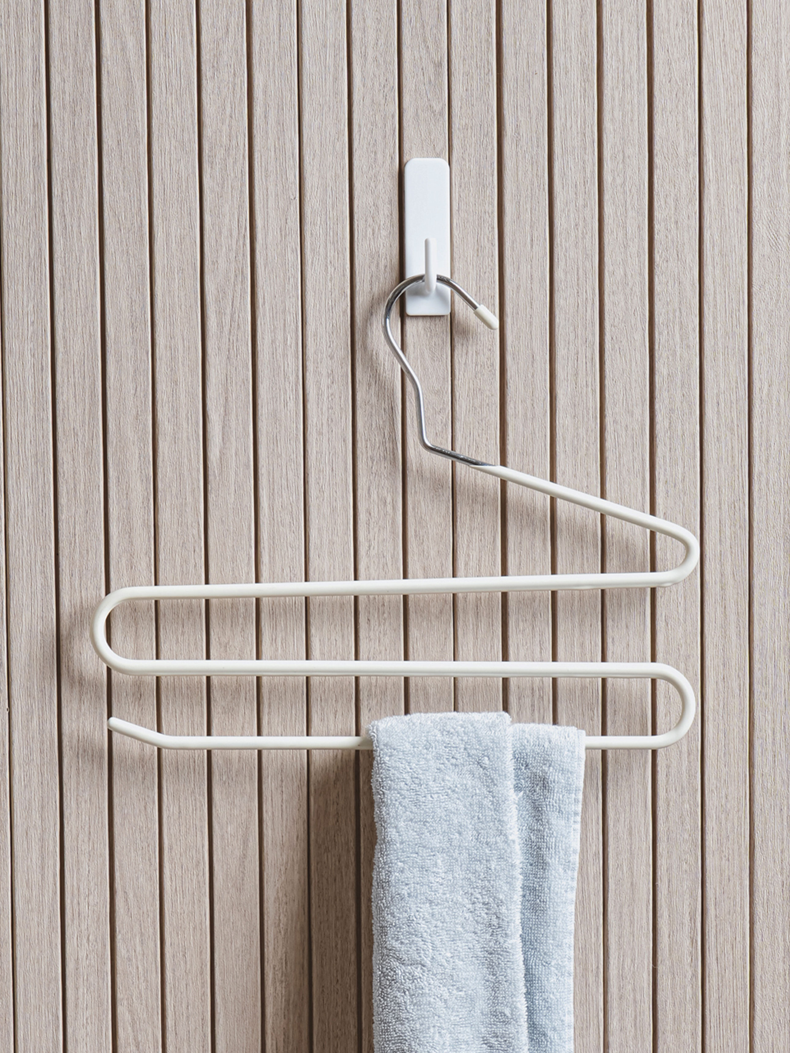 Non-slip trouser hanger for 3 sets