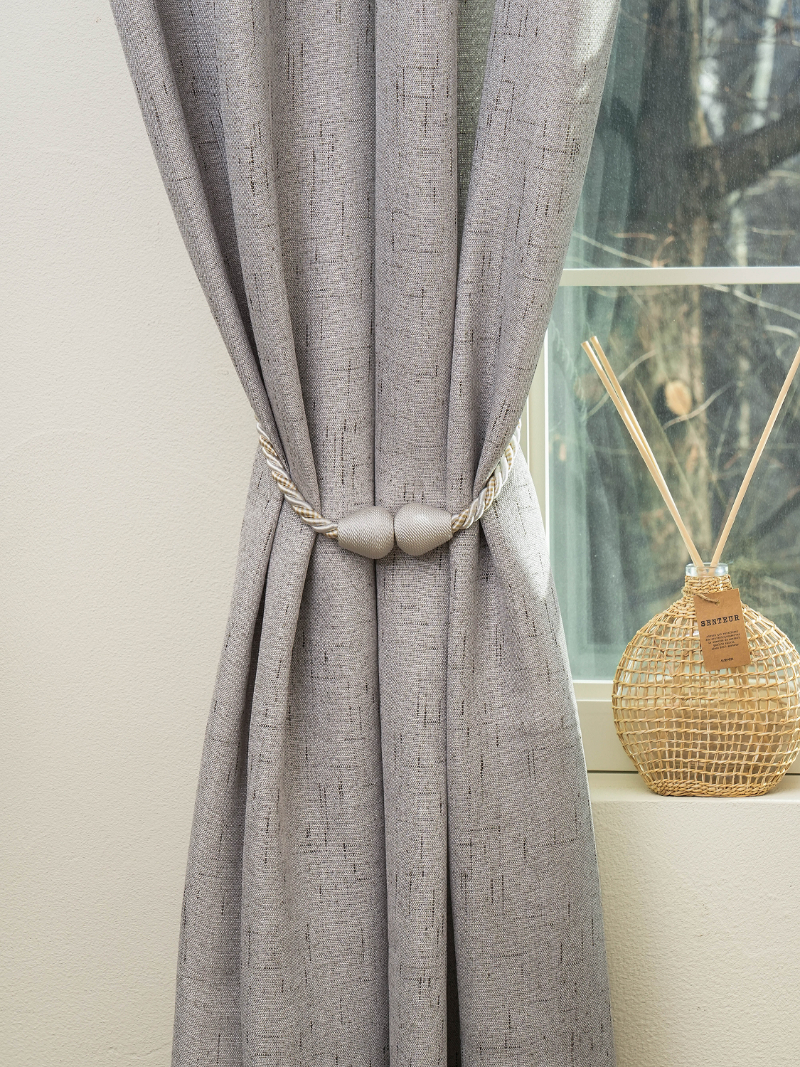 Water Drop Twisted Long Curtain Ties Magnet Type Ivory