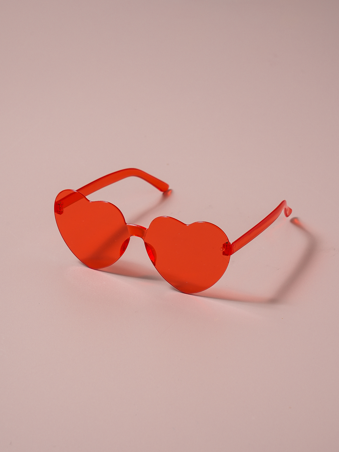 2 heart tinted party glasses