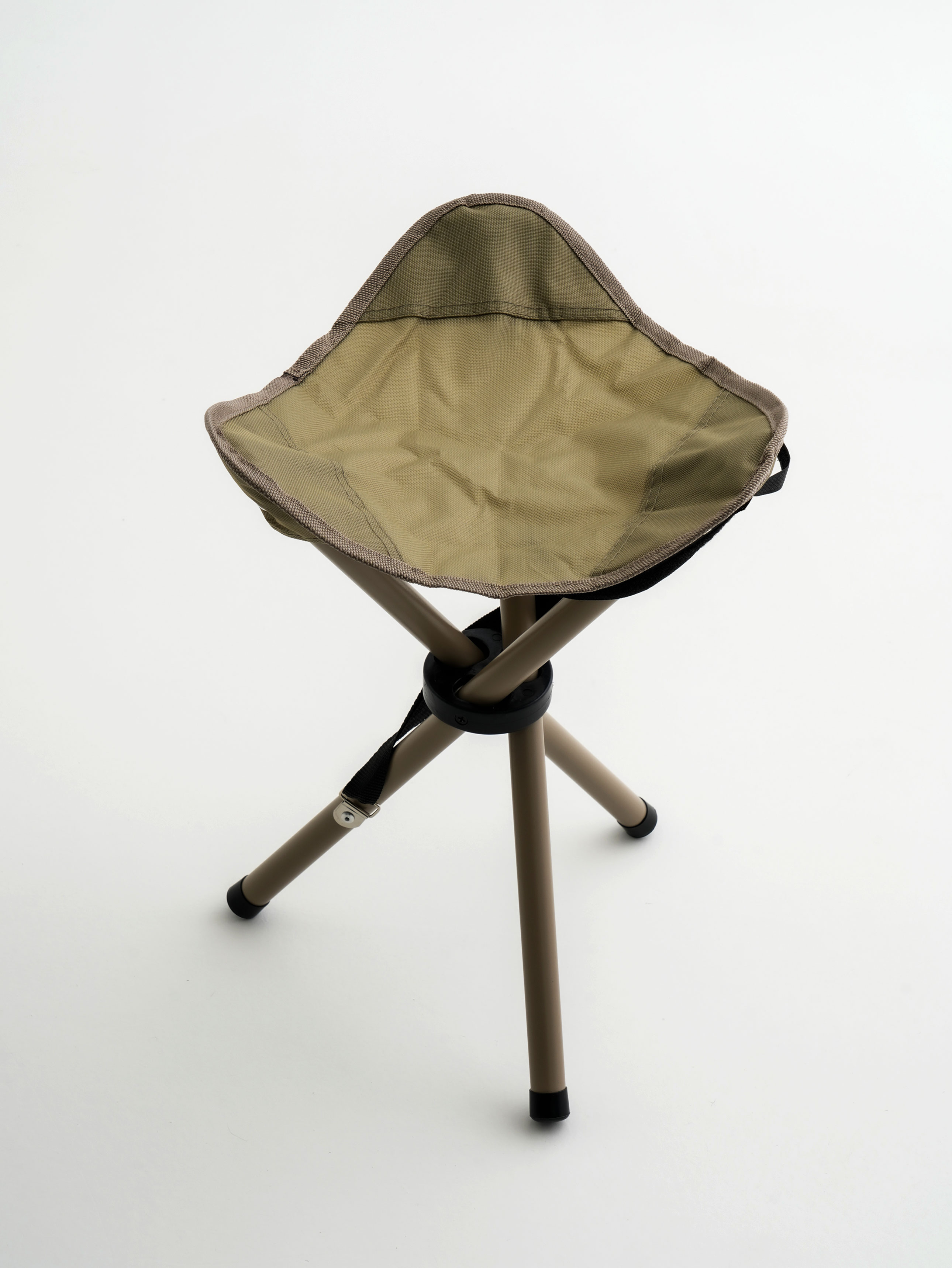 folding triangle chair
